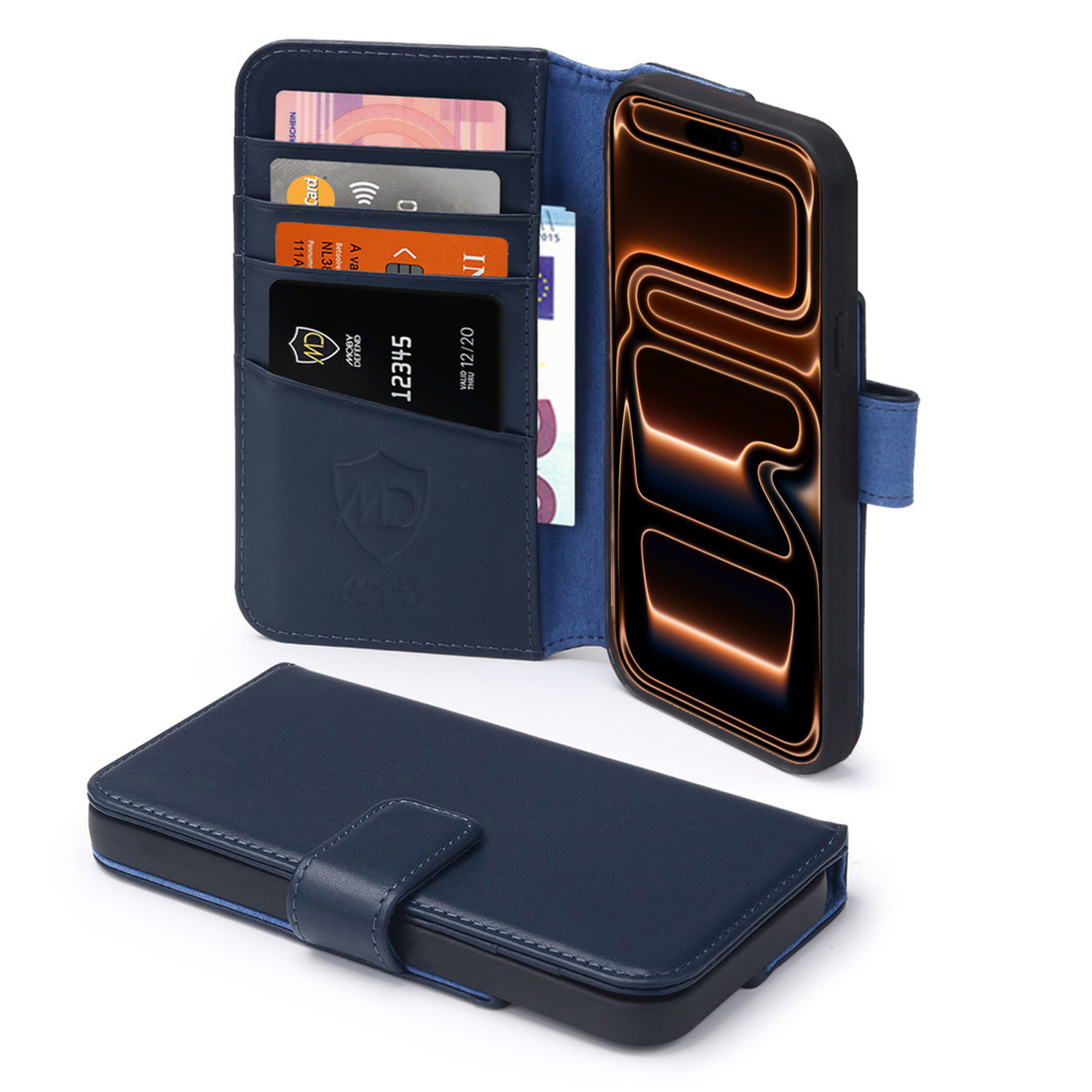 Un étui de téléphone en cuir bleu foncé avec une section portefeuille ouverte affichant des cartes de crédit et un smartphone.
