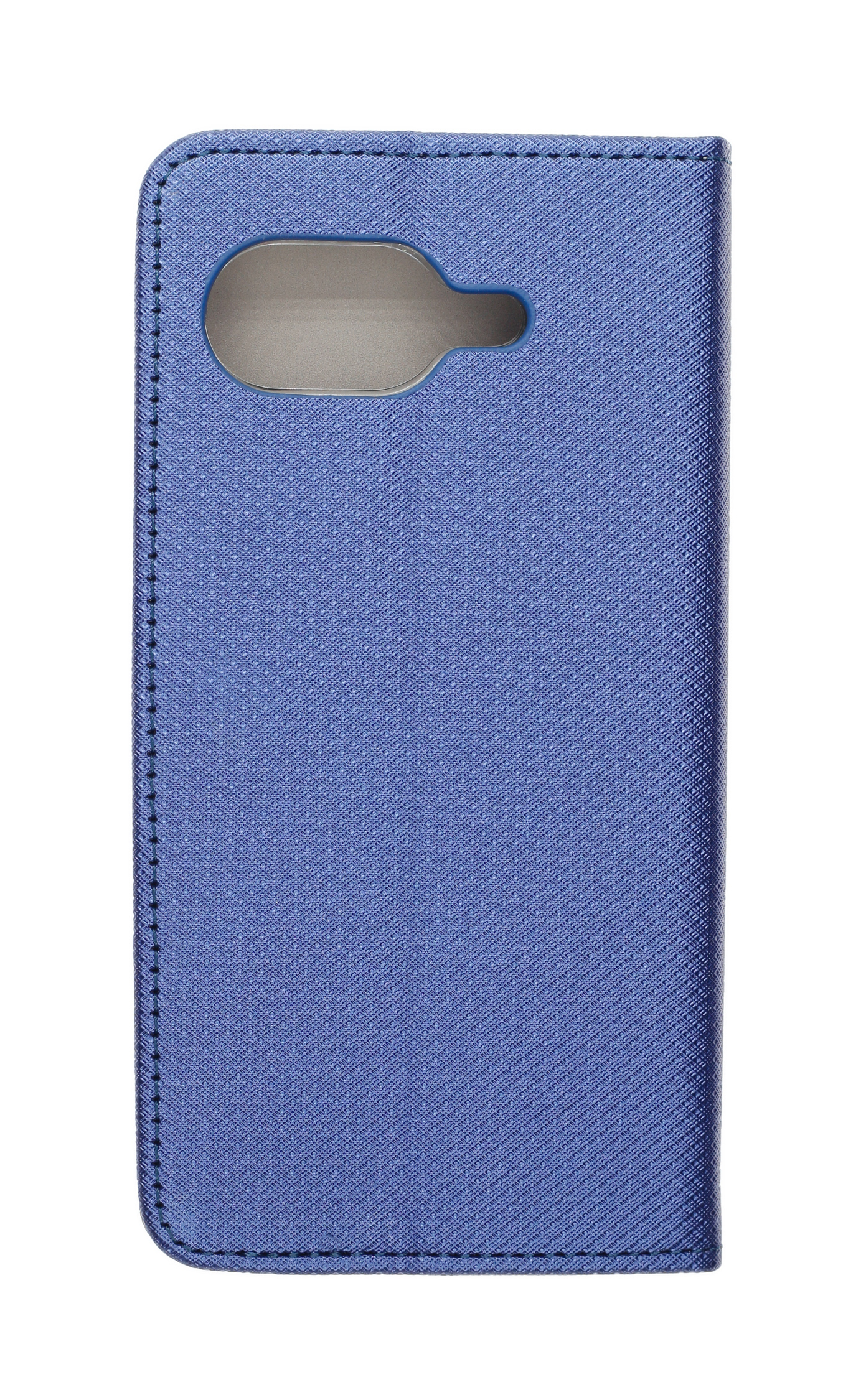 Eine blaue Handyhülle, strukturierte Oberfläche mit Aussparung für die Kamera. Genähte Kanten. Weißer Hintergrund.