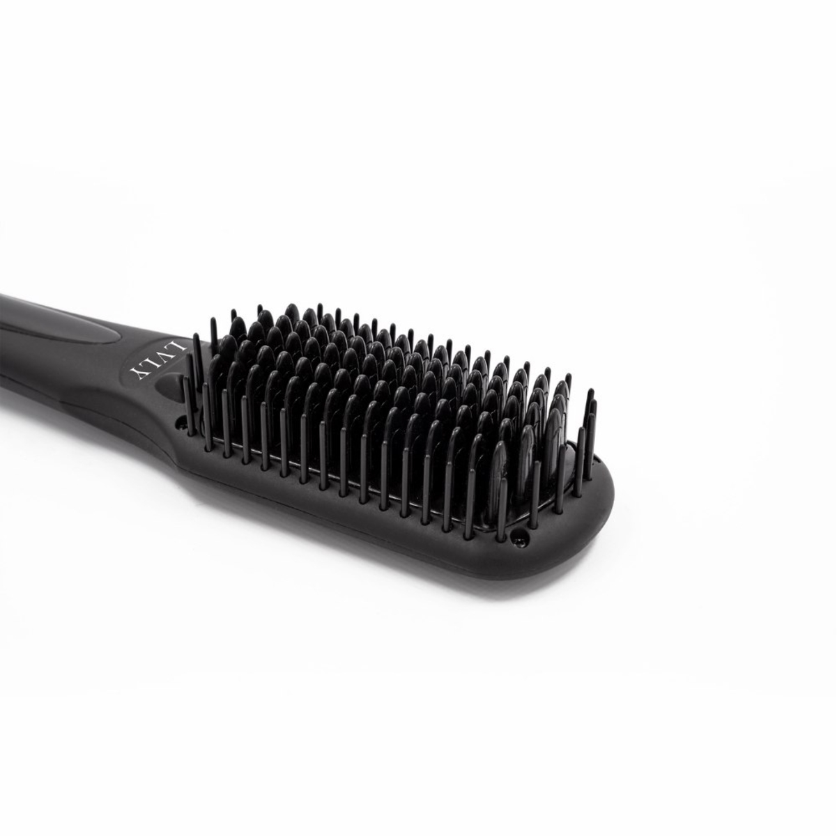 Eine schwarze LVLY-Haarglättungsbürste liegt diagonal vor einem weißen Hintergrund. Die Bürste hat viele schwarze Borsten.