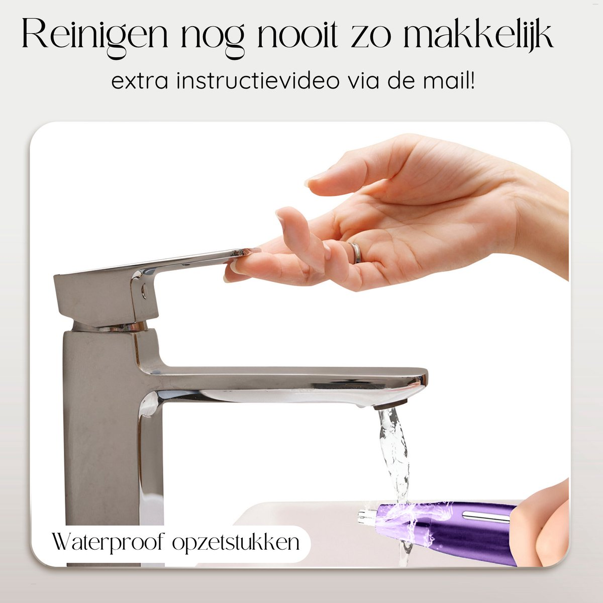 Una mano tiene un dispositivo viola sotto un rubinetto con acqua corrente. Il testo in alto dice: 'Pulire non è mai stato così facile'.