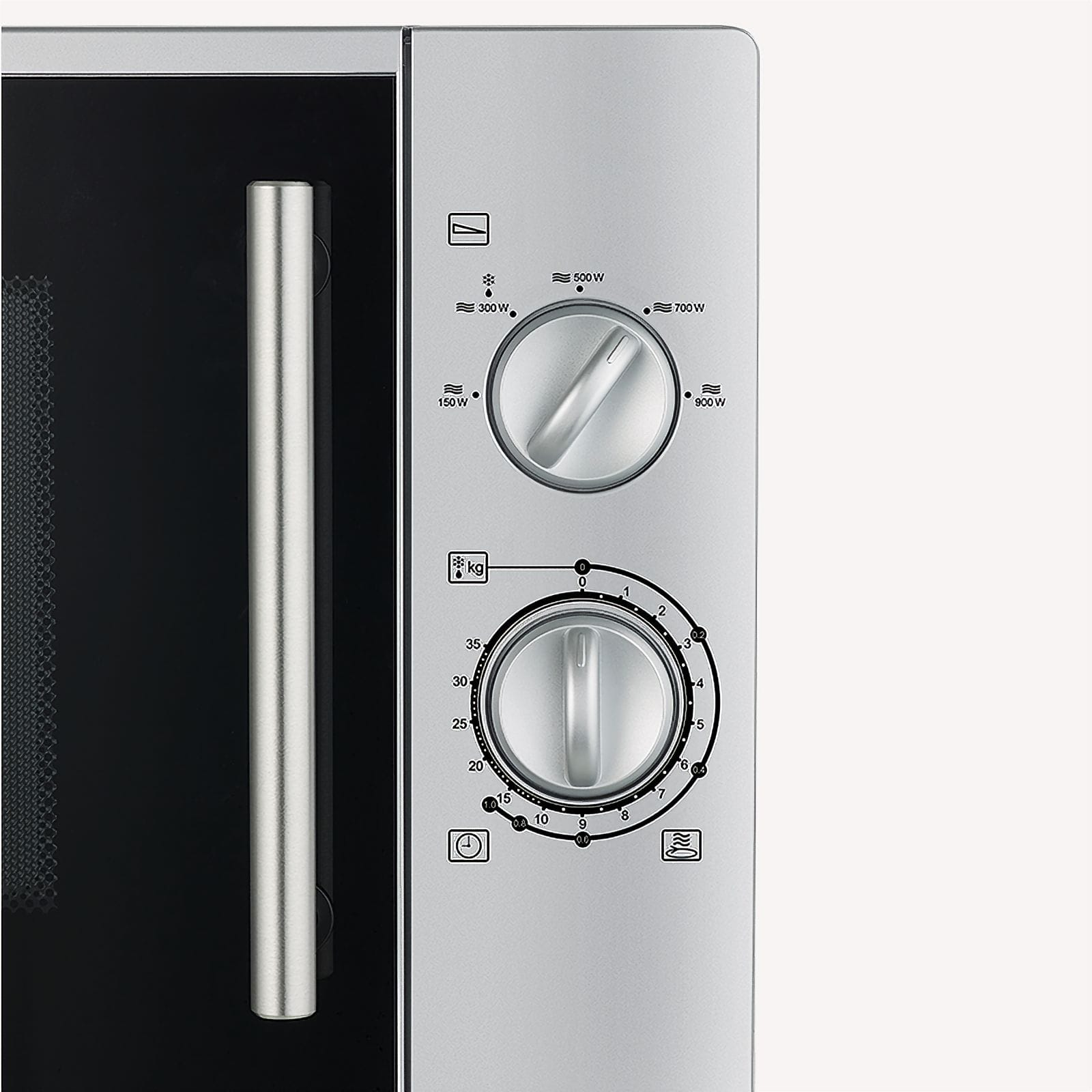 Panel de control del microondas que muestra la configuración de potencia y temporizador. Las perillas son plateadas sobre fondo gris.