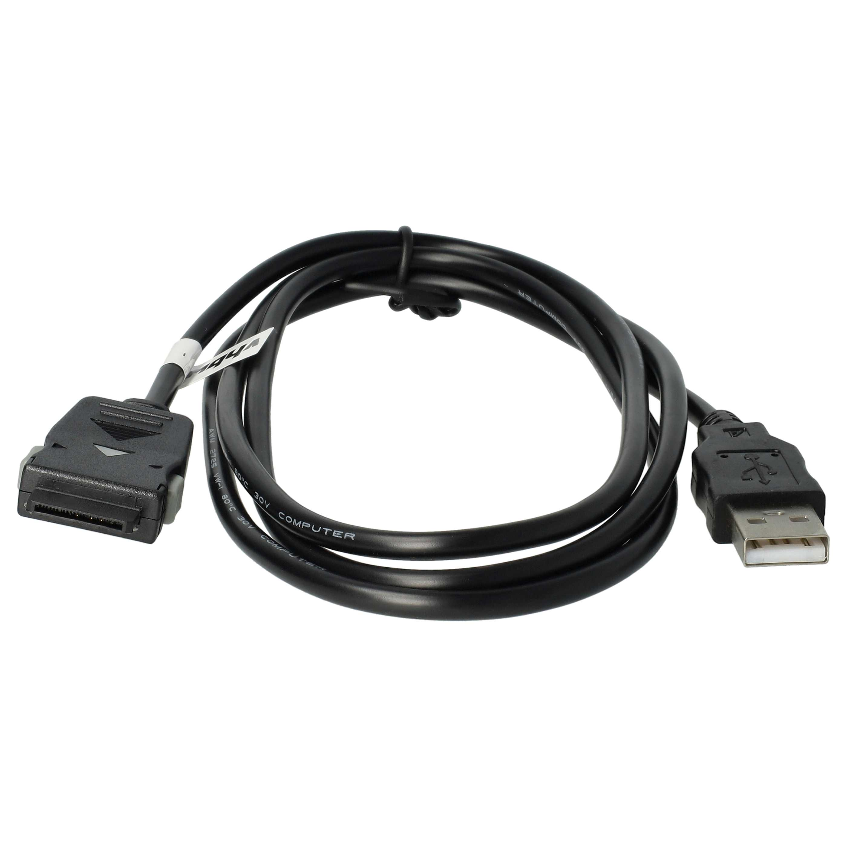 Schwarzes USB-Kabel mit rechteckigem Stecker und USB-Anschluss. Weißer Hintergrund.