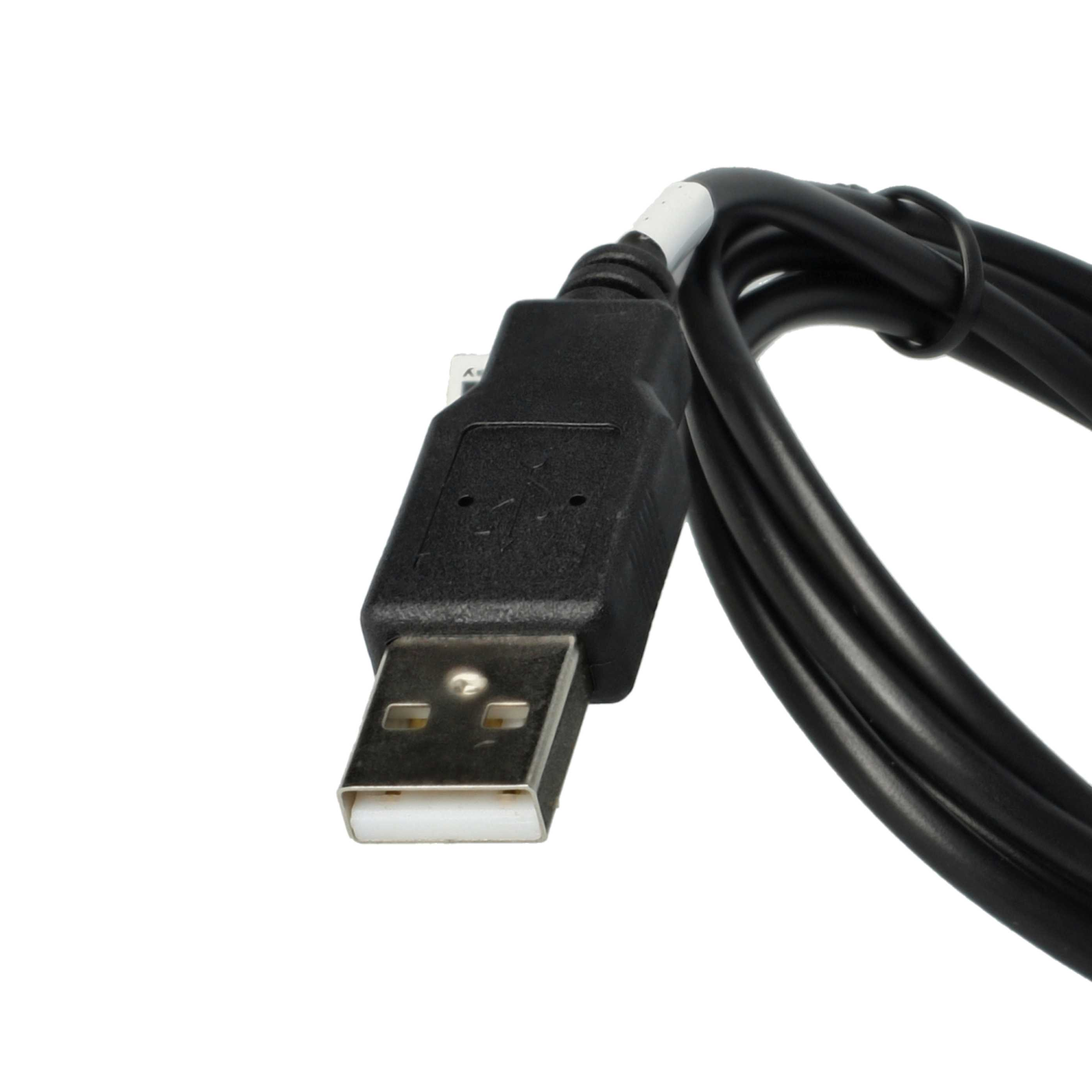 Ein schwarzes USB-Kabel mit rechteckigem Stecker. Der Hintergrund ist weiß. Das Kabel ist gebogen und aufgerollt.
