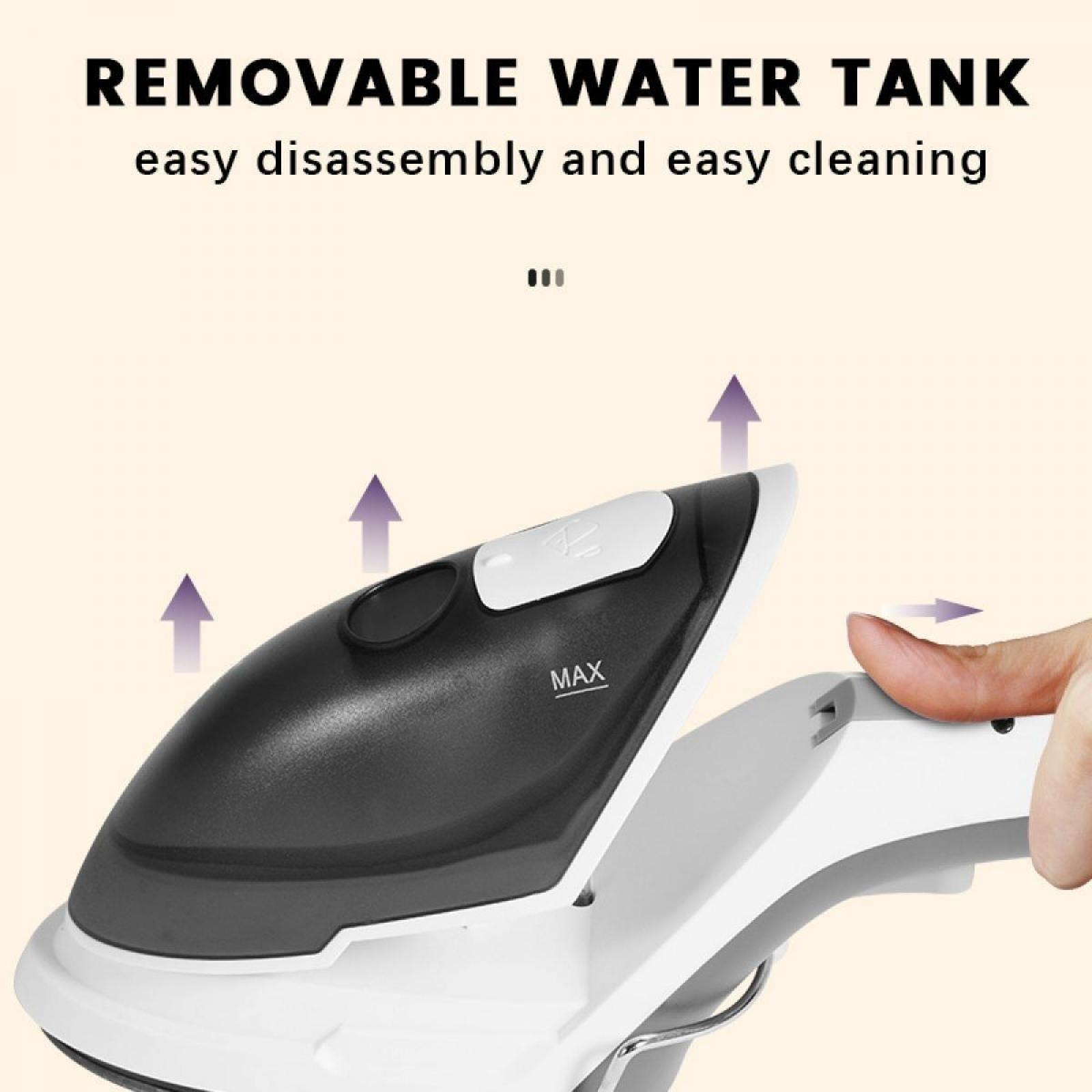 Nahaufnahme eines Dampfbügeleisens. Der Text lautet 'Herausnehmbarer Wassertank'. Eine Hand zeigt auf die Abnahme.