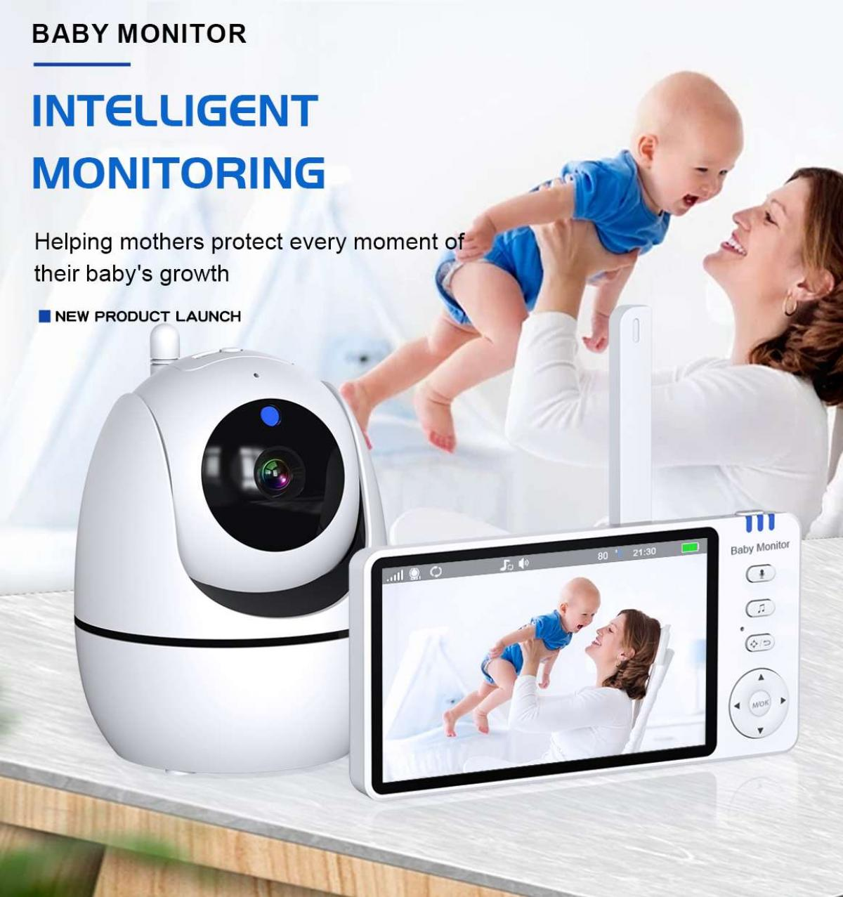 Ein Babyphone zeigt eine Mutter, die ein Baby hochhält. Eine Kamera und ein Bildschirm mit derselben Szene sind auf dem Tisch zu sehen.