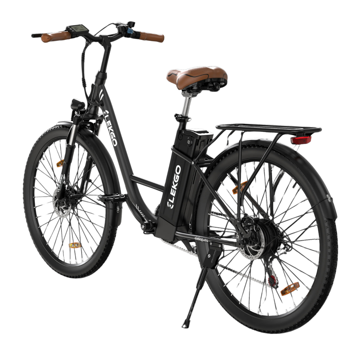 Czarny rower elektryczny Lekgo na białym tle. Posiada brązowe siodełko i kierownicę, czarną ramę, akumulator i bagażnik. Czerwone światło tylne.
