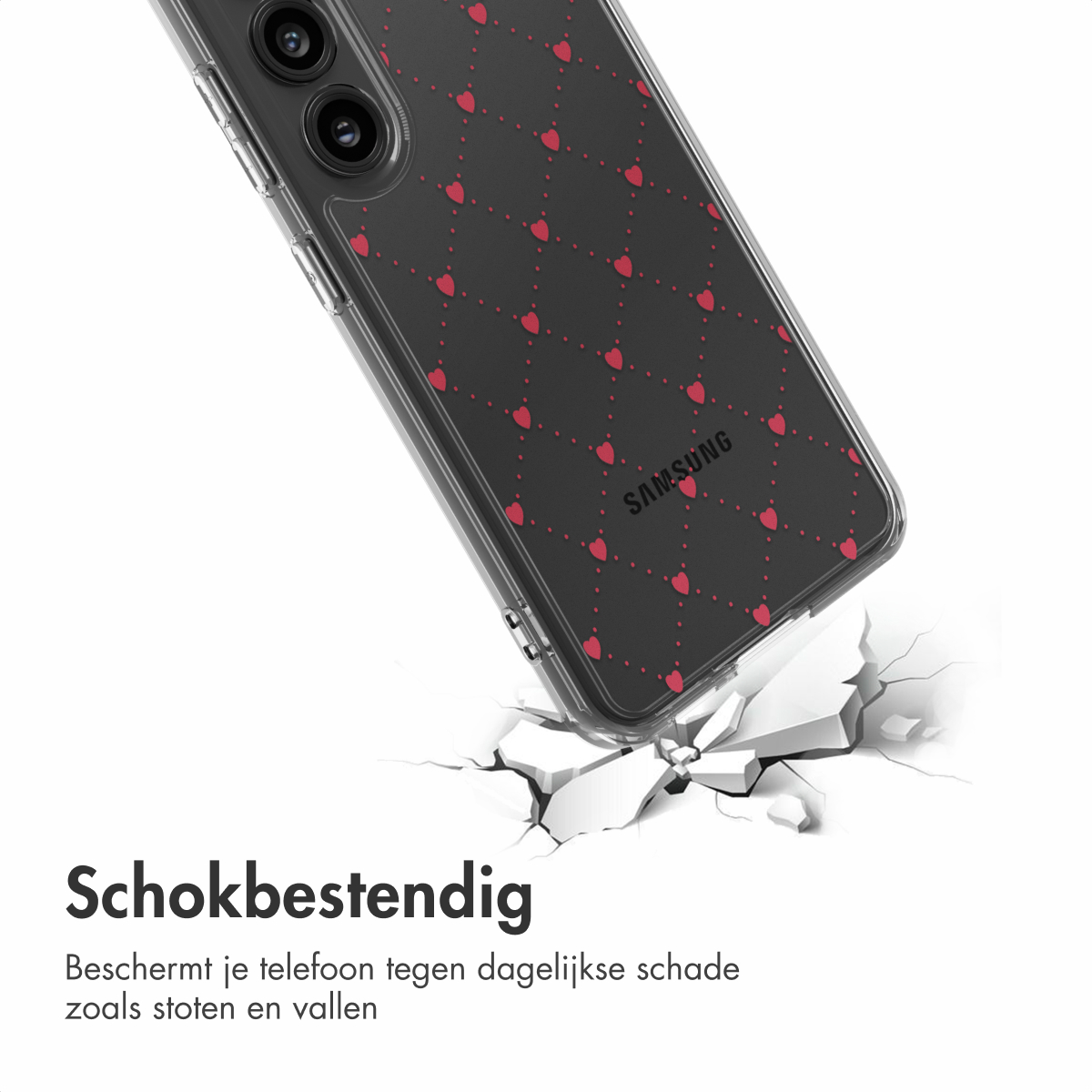 Une coque de téléphone avec des cœurs rouges sur fond noir tombe sur une surface blanche, la cassant. Le logo Samsung est visible.