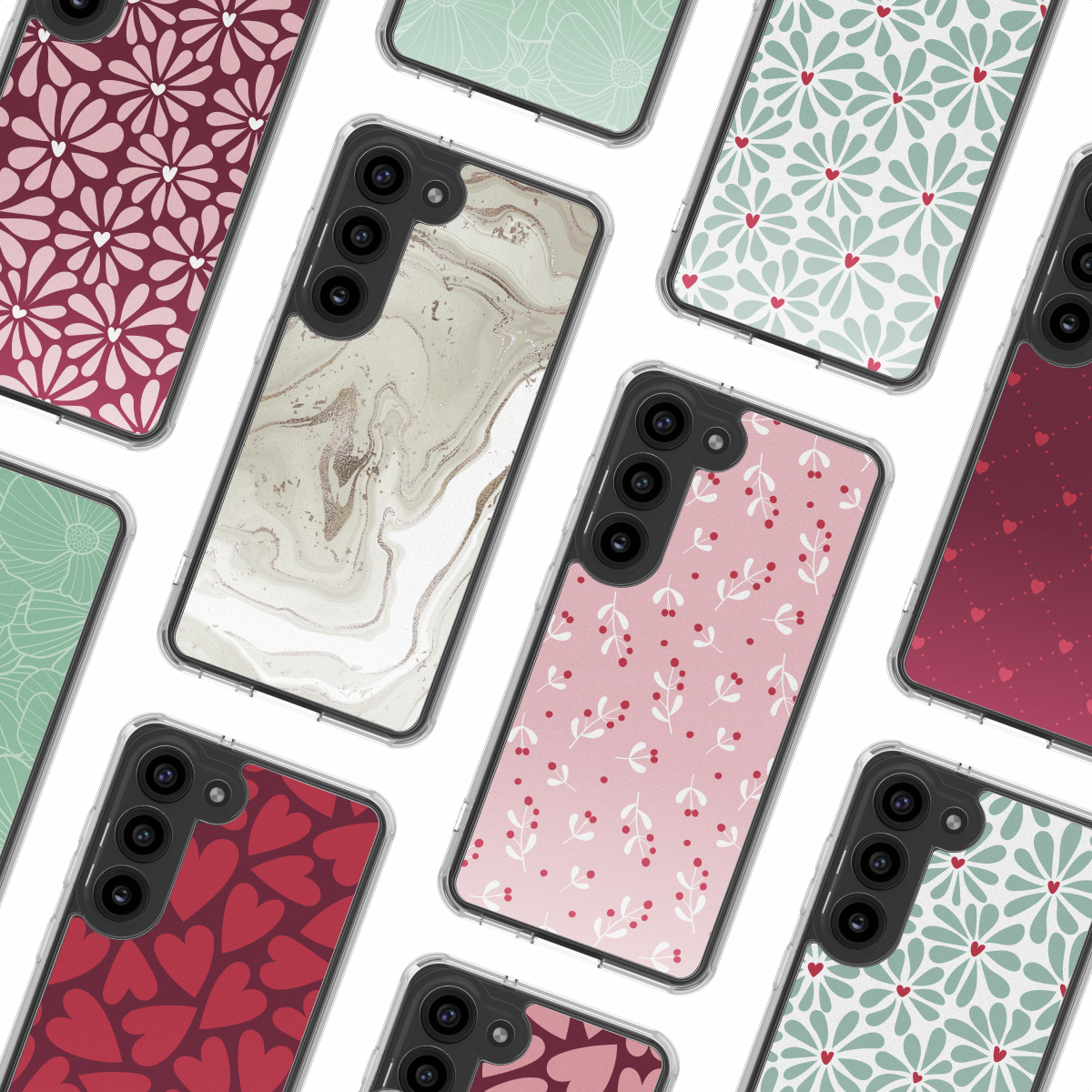 Varie custodie per telefoni con diversi design: floreale, marmo, cuori e motivi a bacche. Le custodie sono in custodie protettive trasparenti.