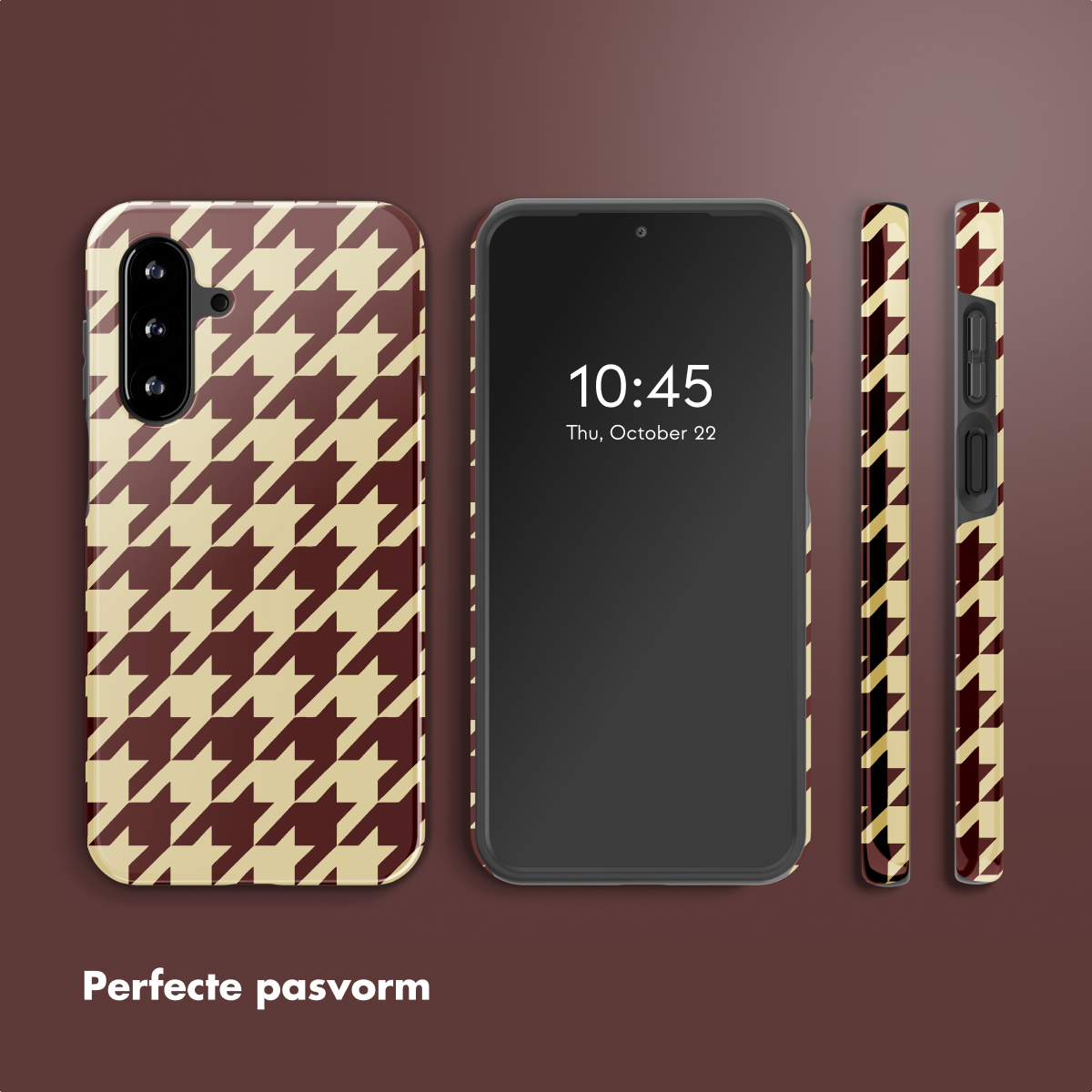 Een telefoon en drie telefoonhoesjes. De hoesjes hebben een bruin en beige pied-de-poule patroon. Het telefoonscherm toont de tijd: 10:45.