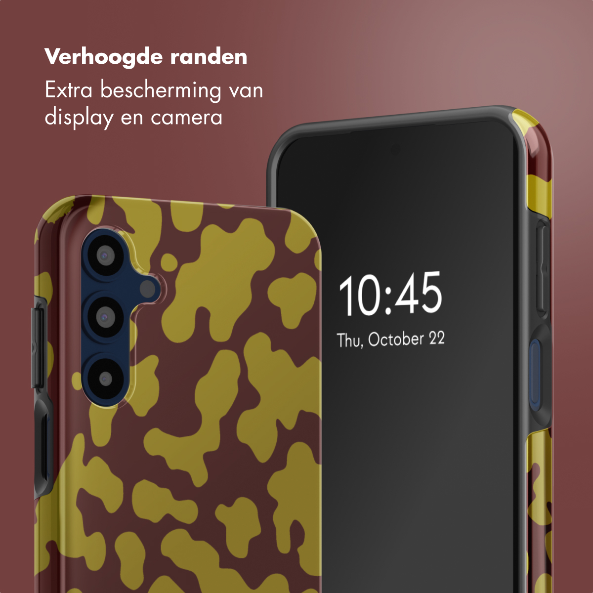 Twee telefoons naast elkaar. Eén heeft een patroonhoes, de andere toont de tijd. Beide hebben tekst over extra bescherming.