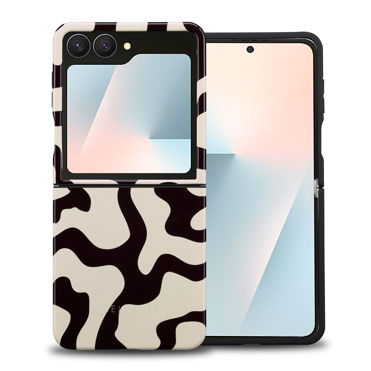 Un téléphone pliable dans un étui à imprimé vache, à côté d'un téléphone ouvert avec un écran clair. L'étui est beige et noir.