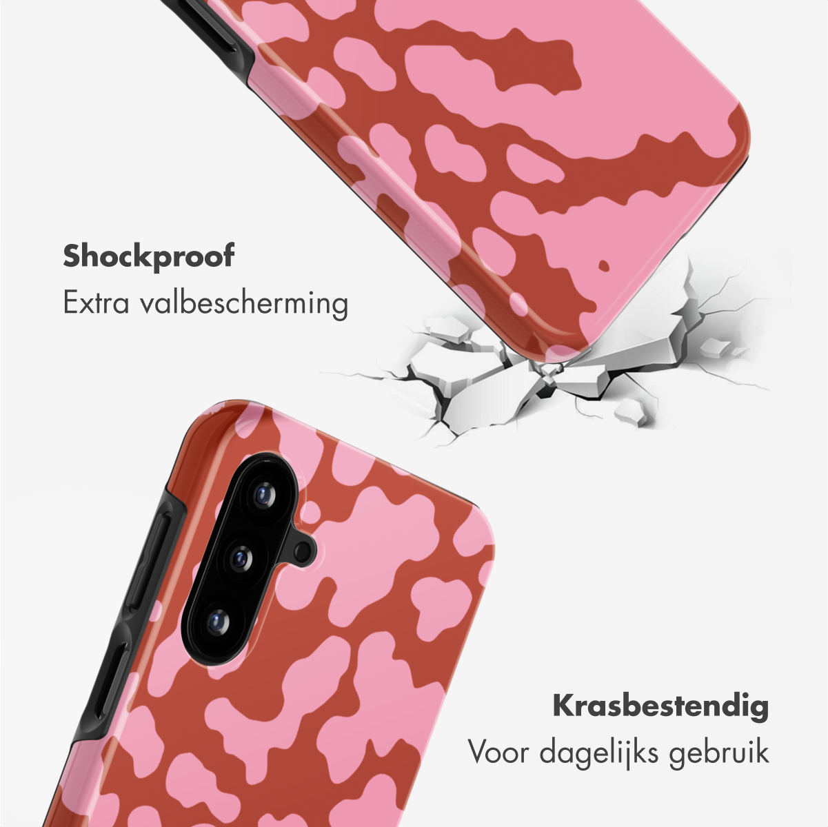 Twee telefoonhoesjes met roze en bruine koeienprint. Eén hoesje breekt een oppervlak. Tekst: Schokbestendig, Krasbestendig.