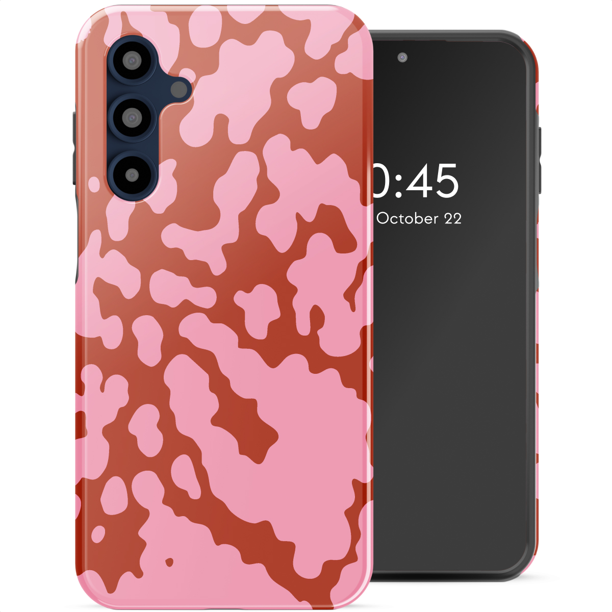 Telefoon met roze en bruine koeienprint hoes. Scherm toont tijd 0:45, 22 oktober. Drie camera's zijn zichtbaar op de telefoon.