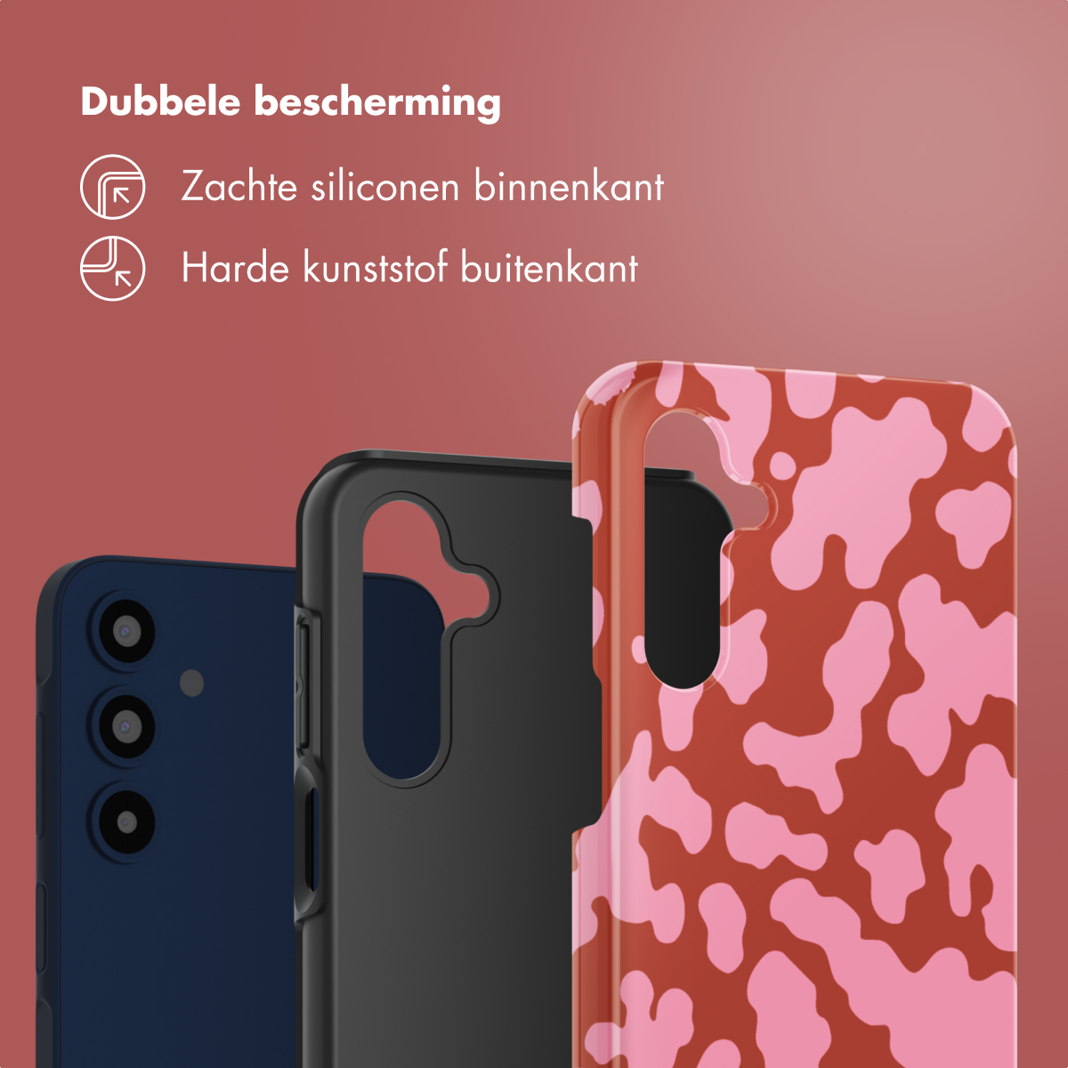 Drie telefoonhoesjes, blauw, zwart en rood koeienprint, tegen een rode achtergrond. Tekst: Dubbele bescherming, zachte siliconen binnenkant, hard plastic buitenkant.