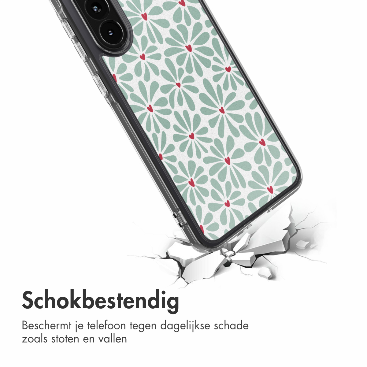 Telefoonhoesje met bloemenpatroon, dat de grond verbrijzelt. Hoesje heeft groene bloemen met rode harten. Zwarte cameralenzen zijn zichtbaar.