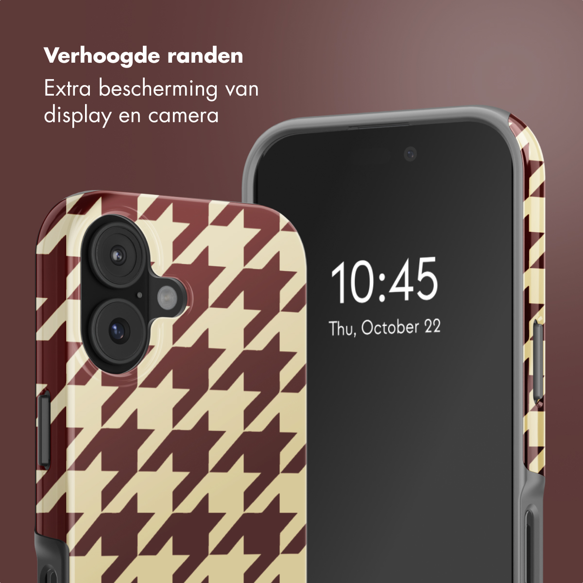 Een telefoon met een pied-de-poulepatroon hoesje met 10:45, 22 oktober. De hoes is bordeauxrood en crème.