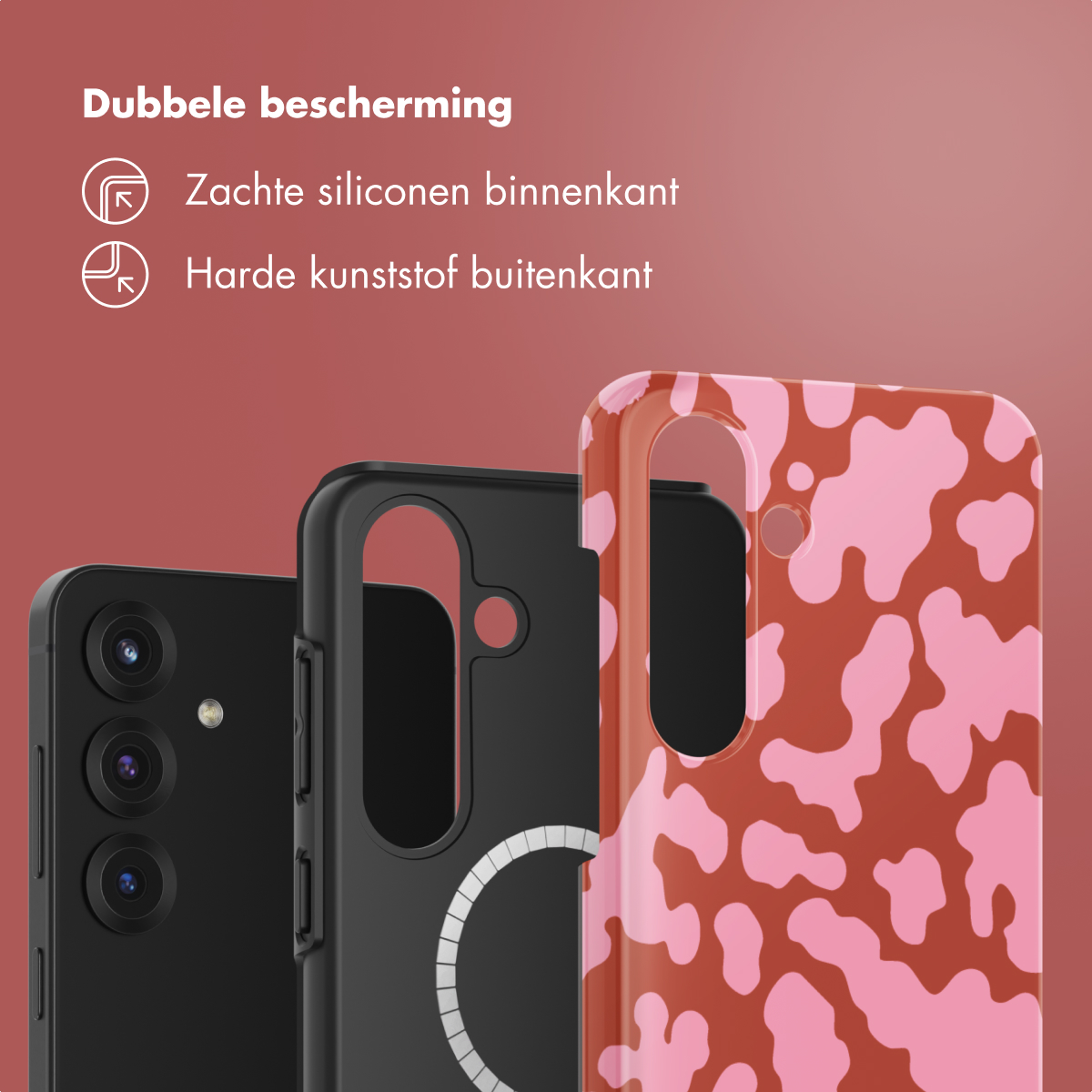 Tre custodie per telefono. Una nera, una rossa con cerchio bianco, una rossa con stampa di mucca rosa. Sfondo rosso sfumato.