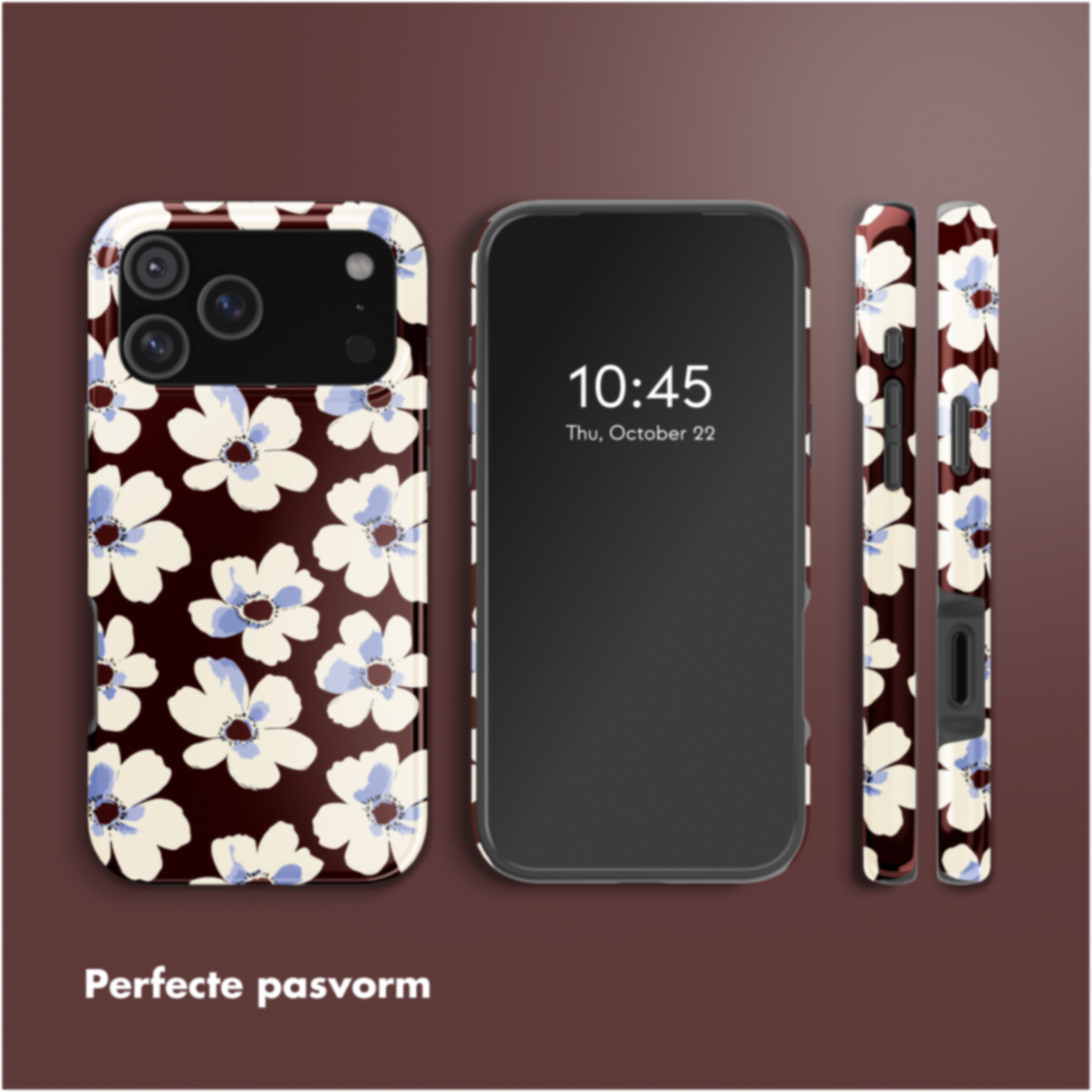 Telefoon met bloemenpatroon hoesje. Donkerbruine achtergrond met witte en blauwe bloemen. Scherm toont tijd en datum.