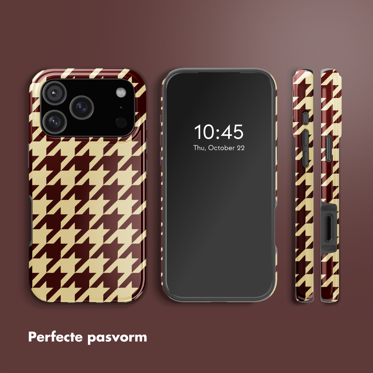 Een telefoon met een pied-de-poule patroonhoes, drie aanzichten. Het scherm toont de tijd. Bruin en crème kleurenschema met tekst 'Perfecte pasvorm'.