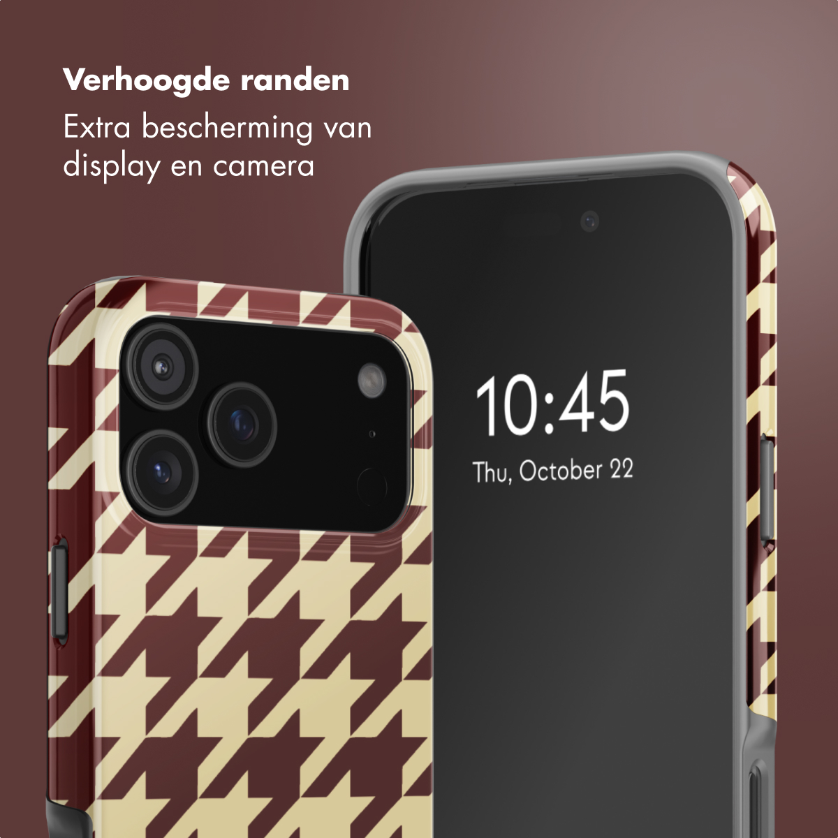 Twee telefoons met patroonhoezen. Eén toont de tijd als 10:45. De hoezen hebben een hondenstoottandontwerp in beige en bruin.