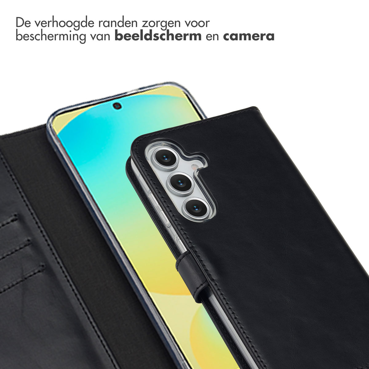 Een zwarte telefoonhoes beschermt een smartphone. Het scherm is zichtbaar. Tekst bovenaan: 'De verhoogde randen bieden bescherming'.