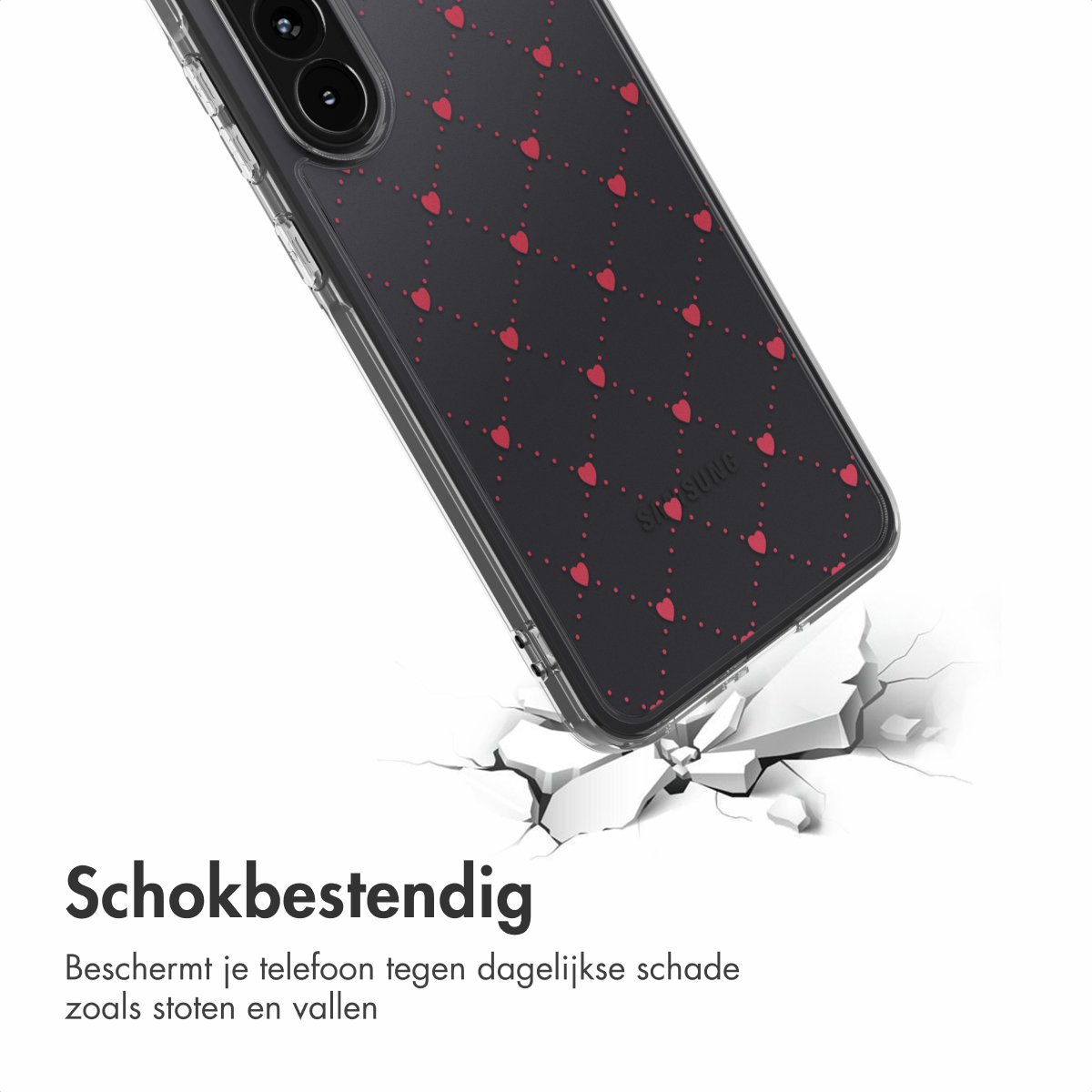 Une coque de téléphone avec un motif de cœurs rouges sur fond noir est posée sur une surface fissurée. La coque est transparente.