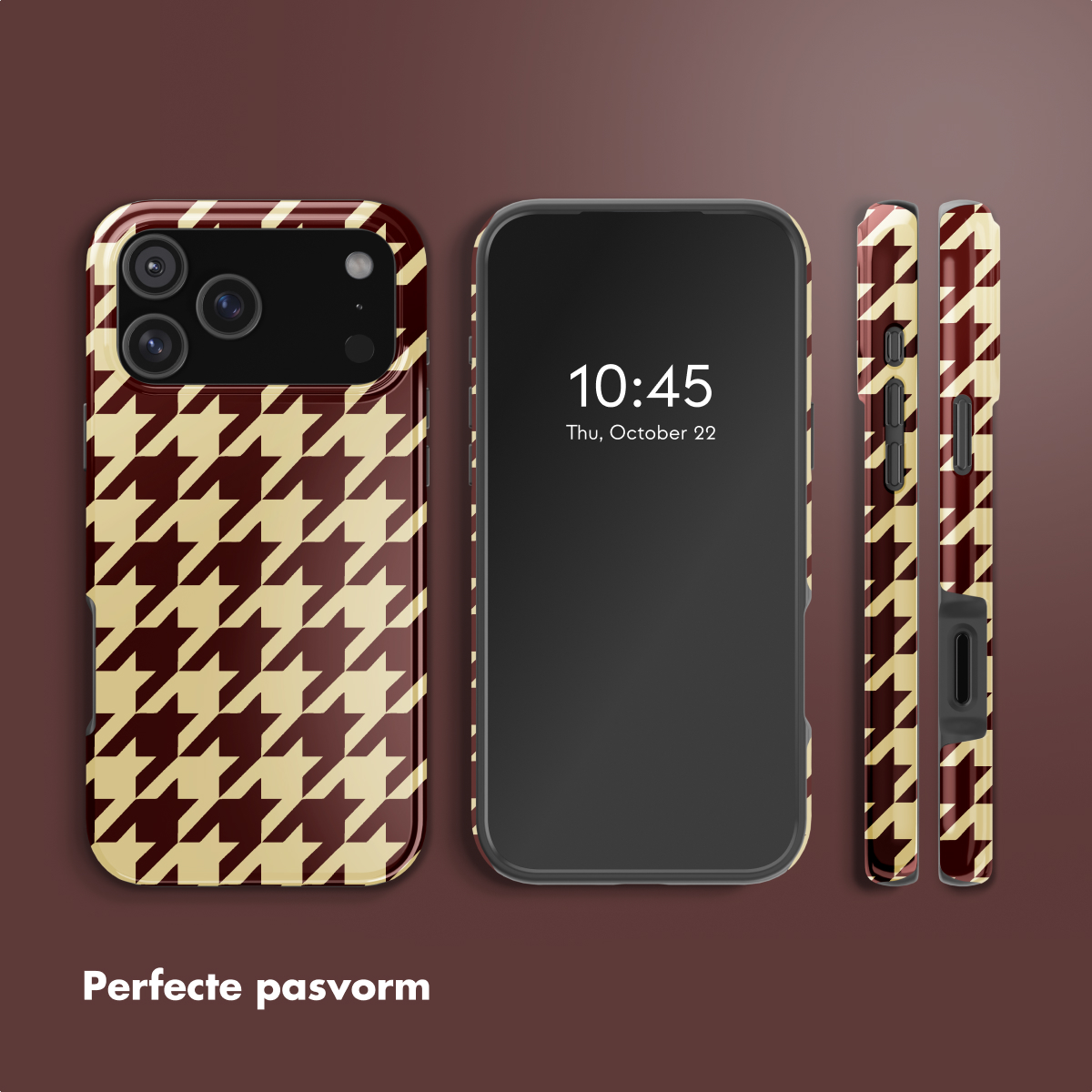 Een telefoon met een patroonhoesje. De hoes heeft een hondenstoottandontwerp in crème en bordeaux. Het scherm toont de tijd.