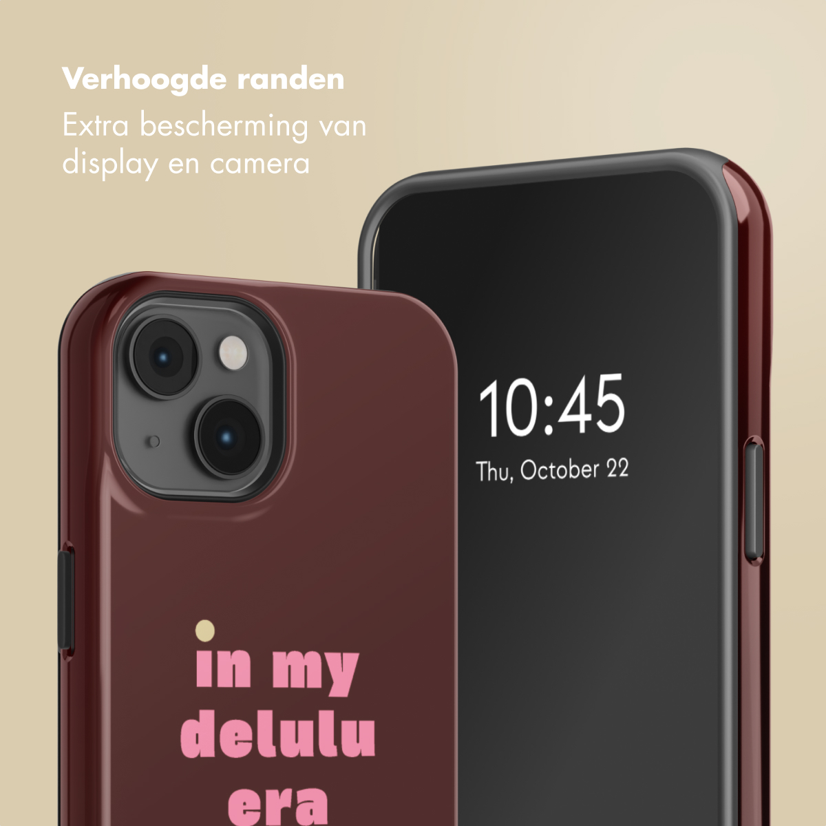 Twee smartphones. Eén bordeauxrood met tekst 'in my delulu era'. De ander met zwart scherm met 10:45, 22 oktober.