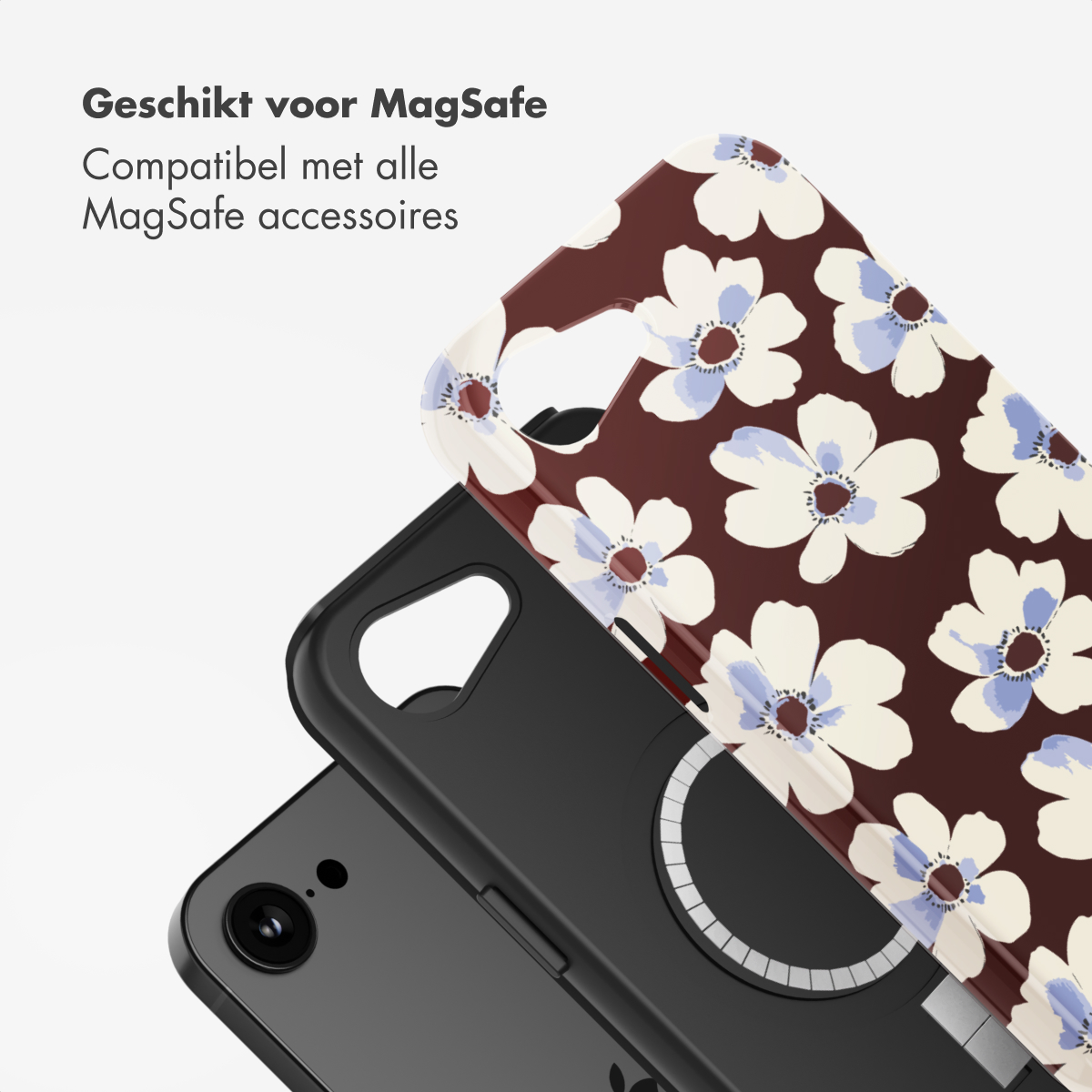 Un telefono con custodia floreale, che mostra un motivo floreale bianco e blu su sfondo rosso scuro. Il telefono è nero.