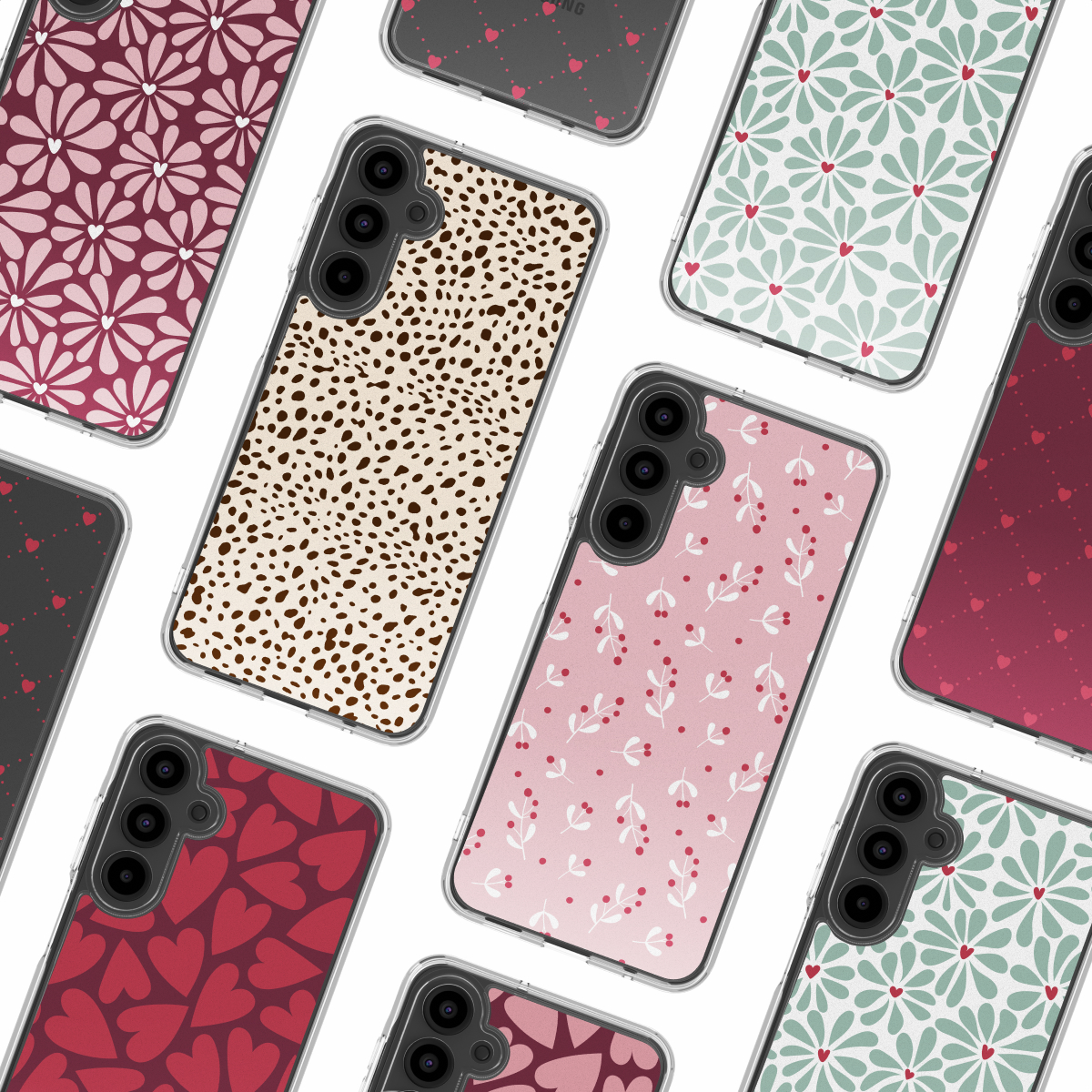 Diverse custodie per smartphone con motivi floreali, cuori, pois e foglie su sfondo bianco. Ogni custodia ha un bordo trasparente.