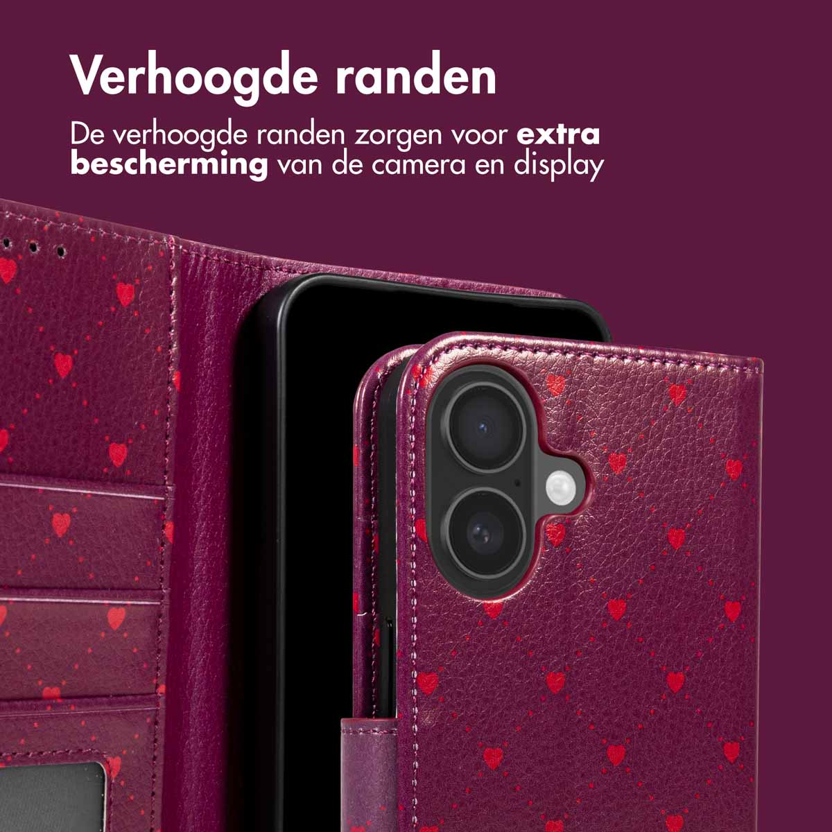Étui de téléphone bordeaux avec motifs de cœurs rouges. Ouvert, révélant un téléphone avec des lentilles de caméra. Bords surélevés.