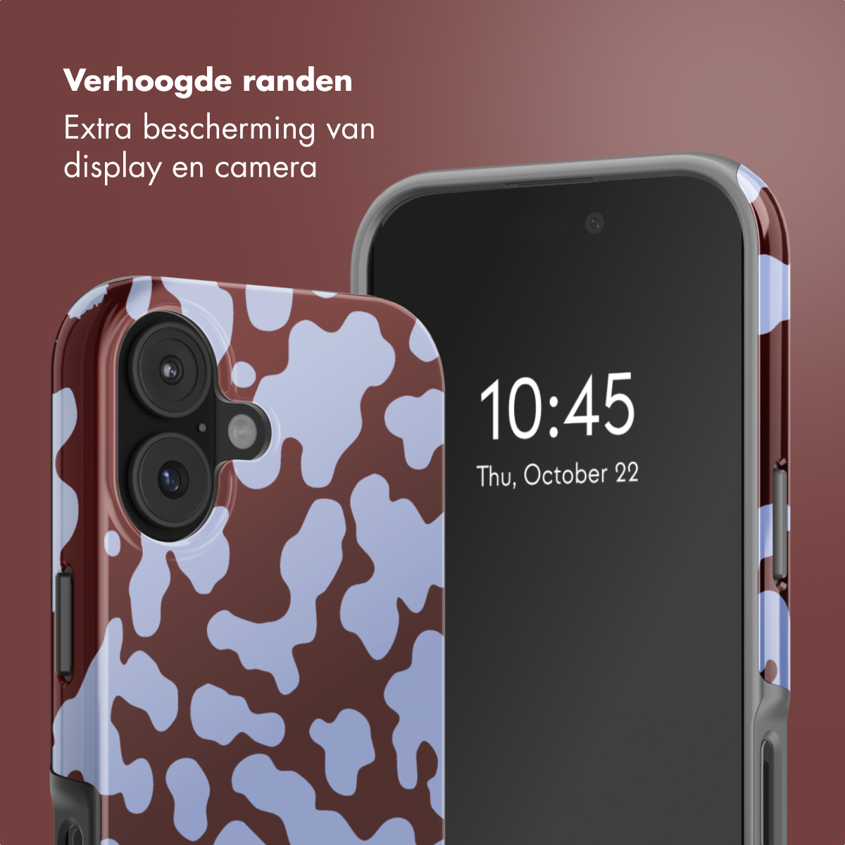 Telefono con custodia che mostra l'ora 10:45, motivo mucca marrone e blu sulla custodia, protezione extra per schermo e fotocamera.