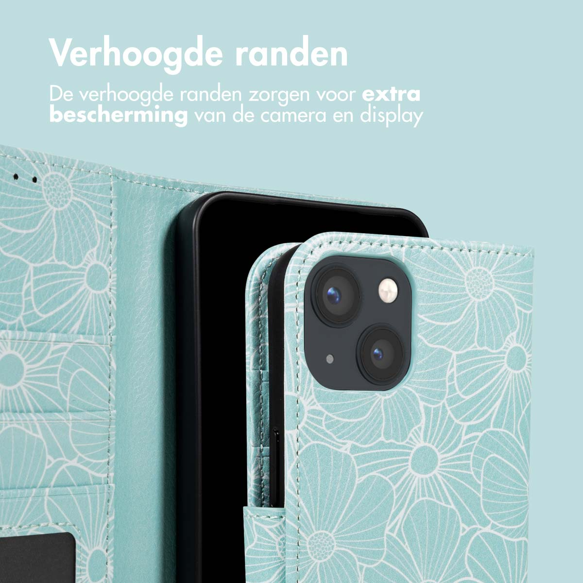 Un étui de téléphone bleu clair avec des motifs floraux blancs est ouvert, révélant un téléphone noir. Texte en néerlandais : 'Bords surélevés'.