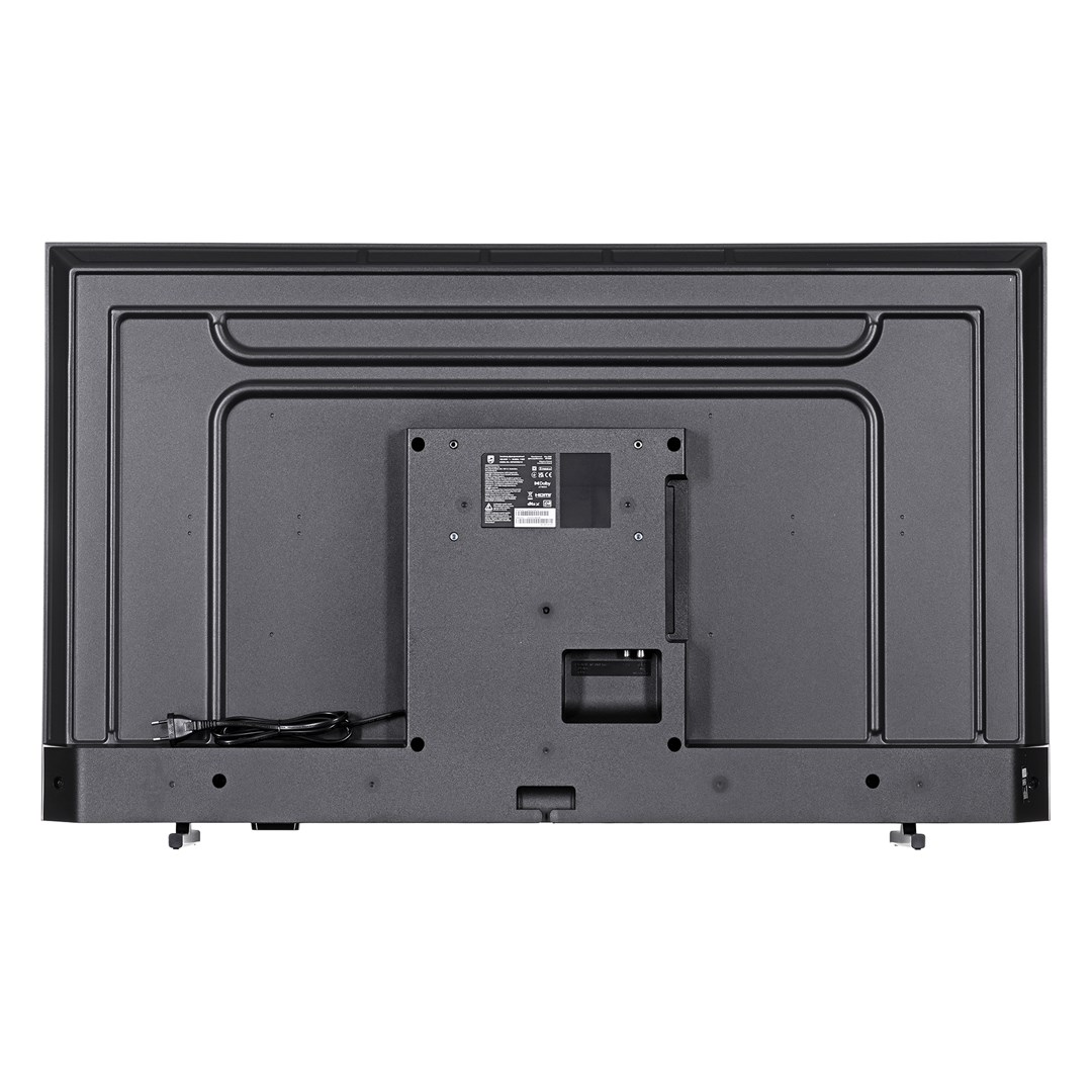 Tył czarnego telewizora z płaskim ekranem. Zawiera przewód zasilający, wsporniki montażowe i porty. Widoczna jest również naklejka z informacjami.