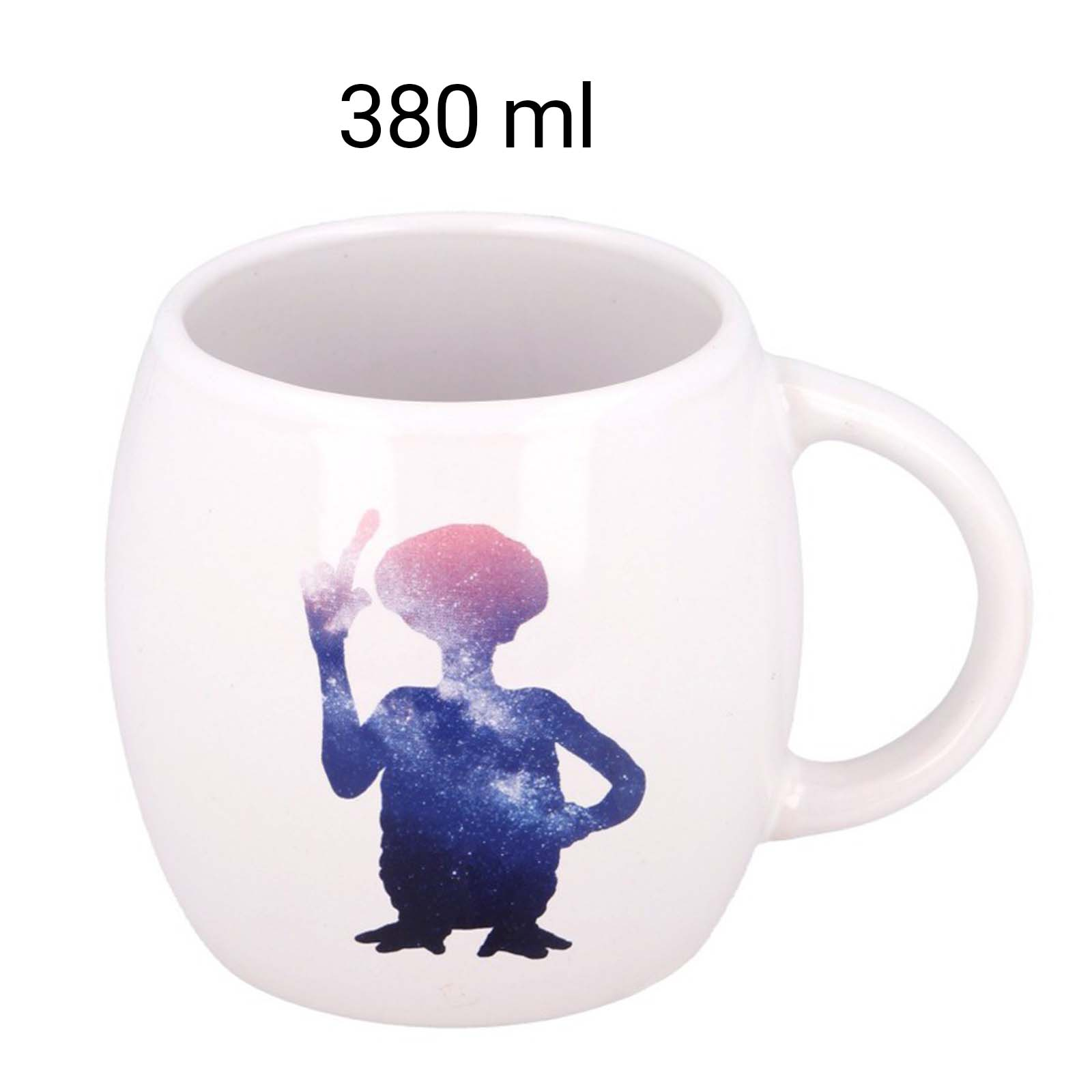 Taza blanca con silueta de E.T. E.T. señala hacia arriba, el fondo representa una galaxia. Texto 380 ml en la parte superior.
