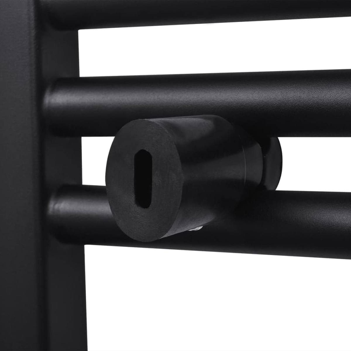 Nahaufnahme von schwarzen Metallstangen und einem zylindrischen Gummistopfen mit rechteckigem Loch. Stangen sind horizontal. Weißer Hintergrund.