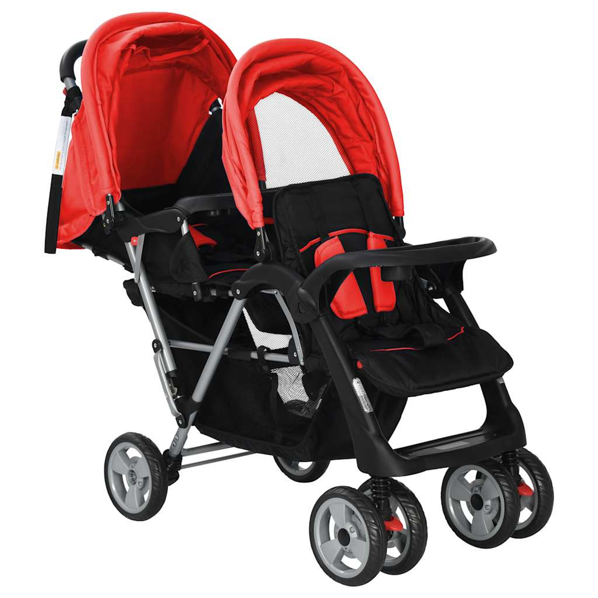 Doppelkinderwagen mit roten Verdecken und schwarzen Sitzen. Er hat einen silbernen Rahmen und Räder. Der Hintergrund ist weiß.