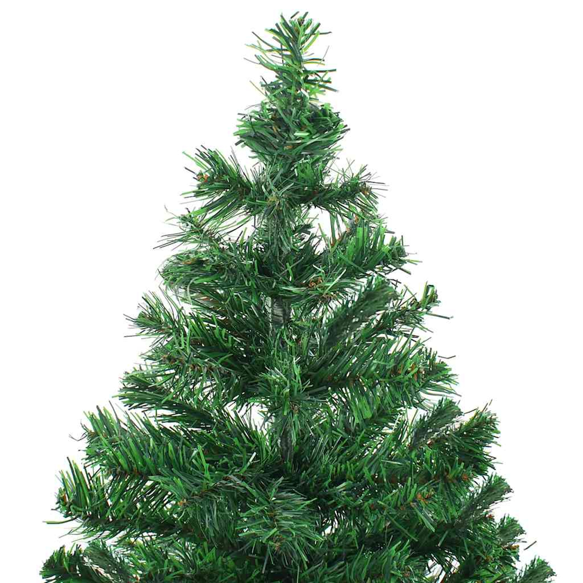 Nahaufnahme eines grünen Weihnachtsbaums vor weißem Hintergrund. Der Baum hat dichte, nadelförmige Blätter.