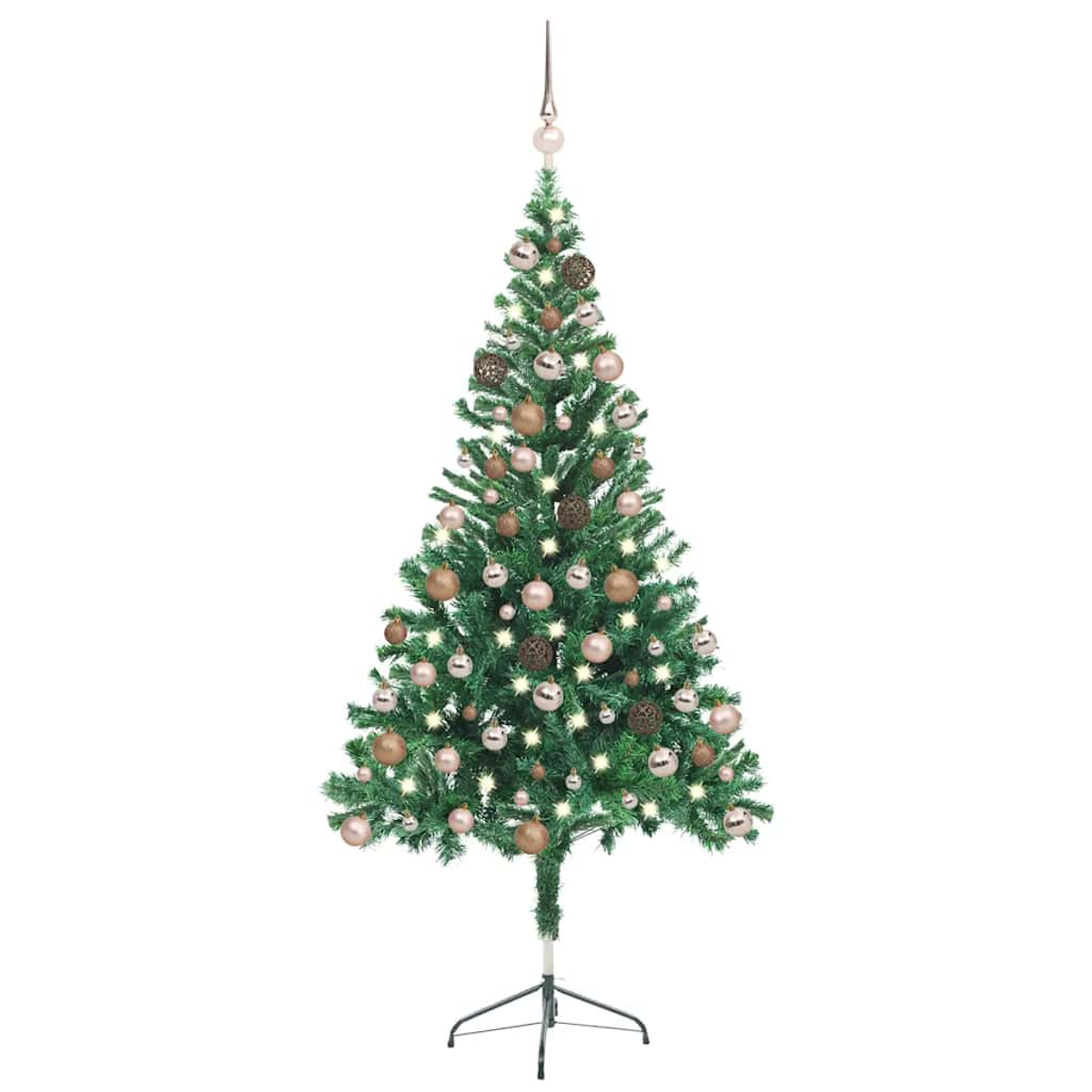 Ein dekorierter Weihnachtsbaum mit Ornamenten und Lichtern. Er hat einen Stern an der Spitze und steht auf einem Metallständer vor weißem Hintergrund.