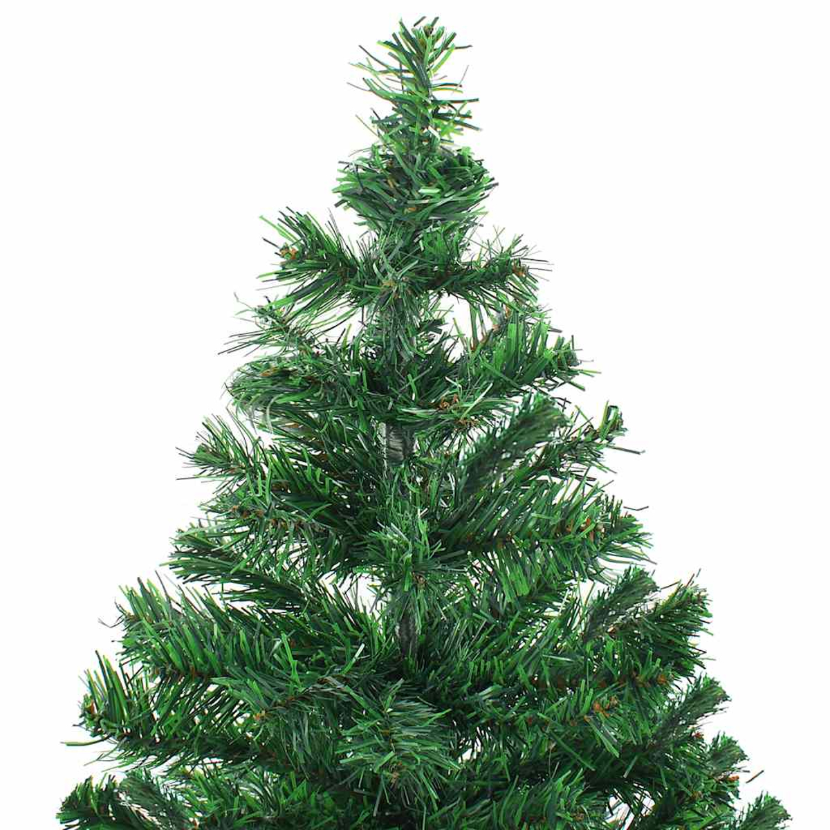 Nahaufnahme eines grünen Weihnachtsbaums, die Nadeln sind dicht und der Hintergrund ist weiß.