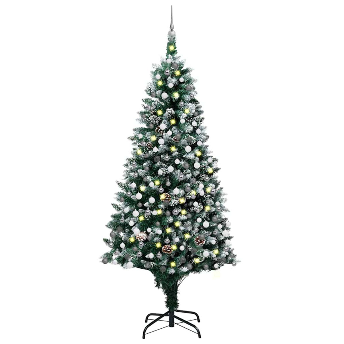 Ein dekorierter künstlicher Weihnachtsbaum mit schneegleichen Akzenten, Ornamenten und Lichtern. Er steht auf einem schwarzen Metallständer vor weißem Hintergrund.