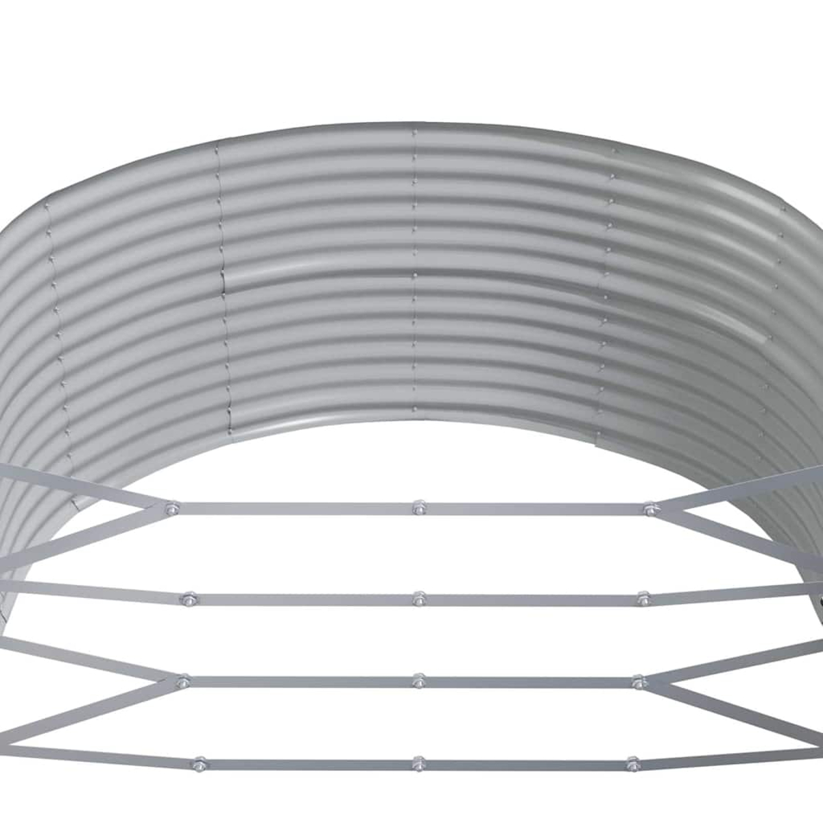 Eine gebogene, wellblechähnliche Metallkonstruktion, möglicherweise eine Lichtschachtabdeckung, wird durch horizontale und abgewinkelte Metallstäbe getragen.