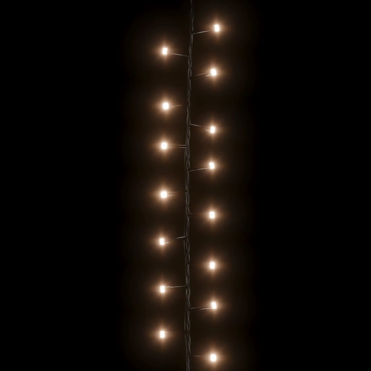 Lichterkette mit warmweißen LEDs auf dunklem Hintergrund. Die Lichter sind gleichmäßig an einem dunklen Draht angeordnet.
