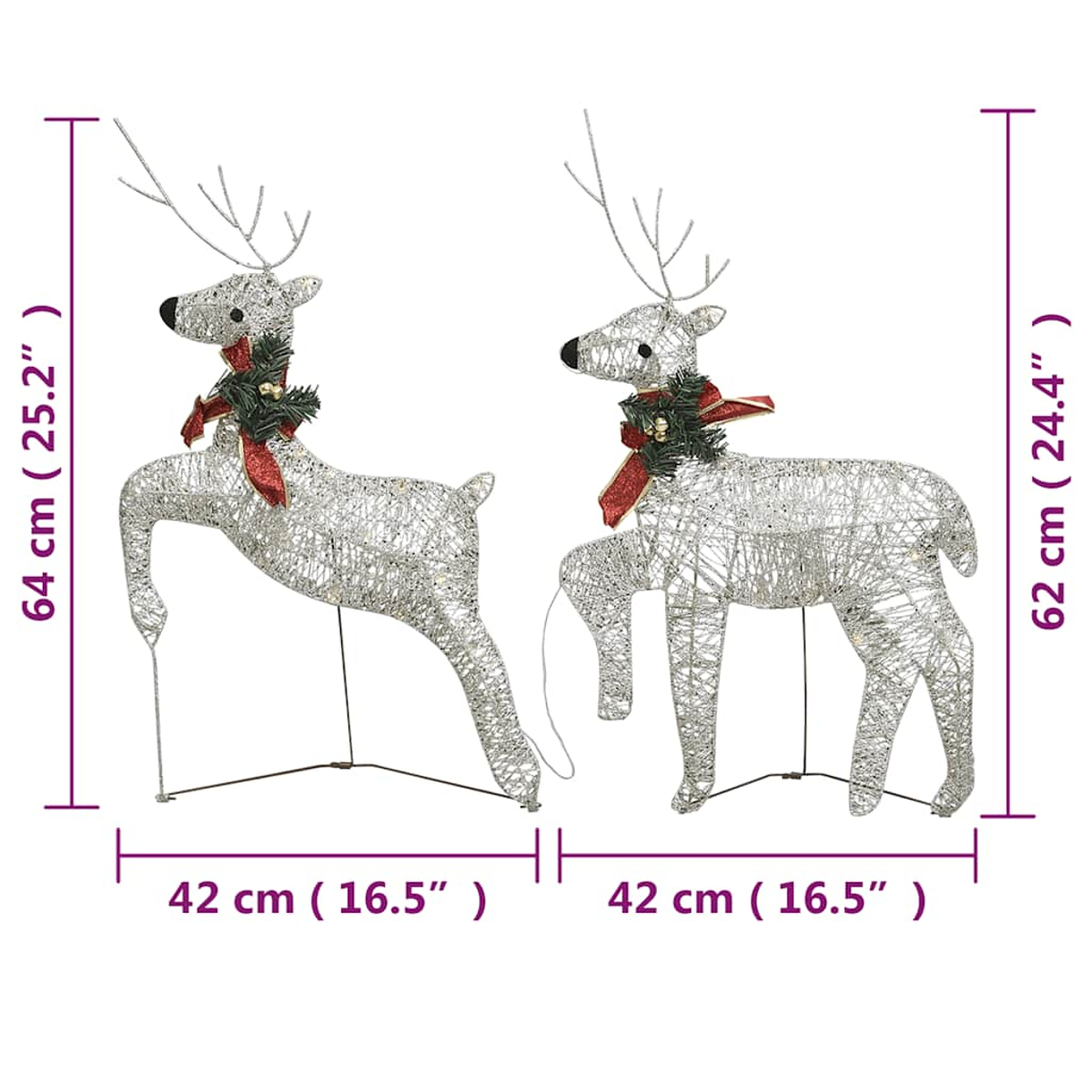 Zwei silberne Weihnachtsdekorationen in Form von Rentieren, jeweils mit roter Schleife, grünem Kranz und Größenangaben.
