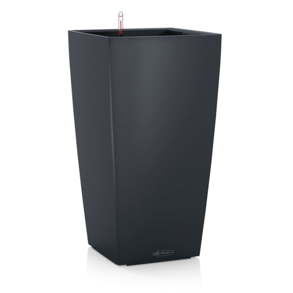 Un grand pot de fleurs gris foncé avec un indicateur de niveau d'eau. Le pot est carré, légèrement conique, sur fond blanc.
