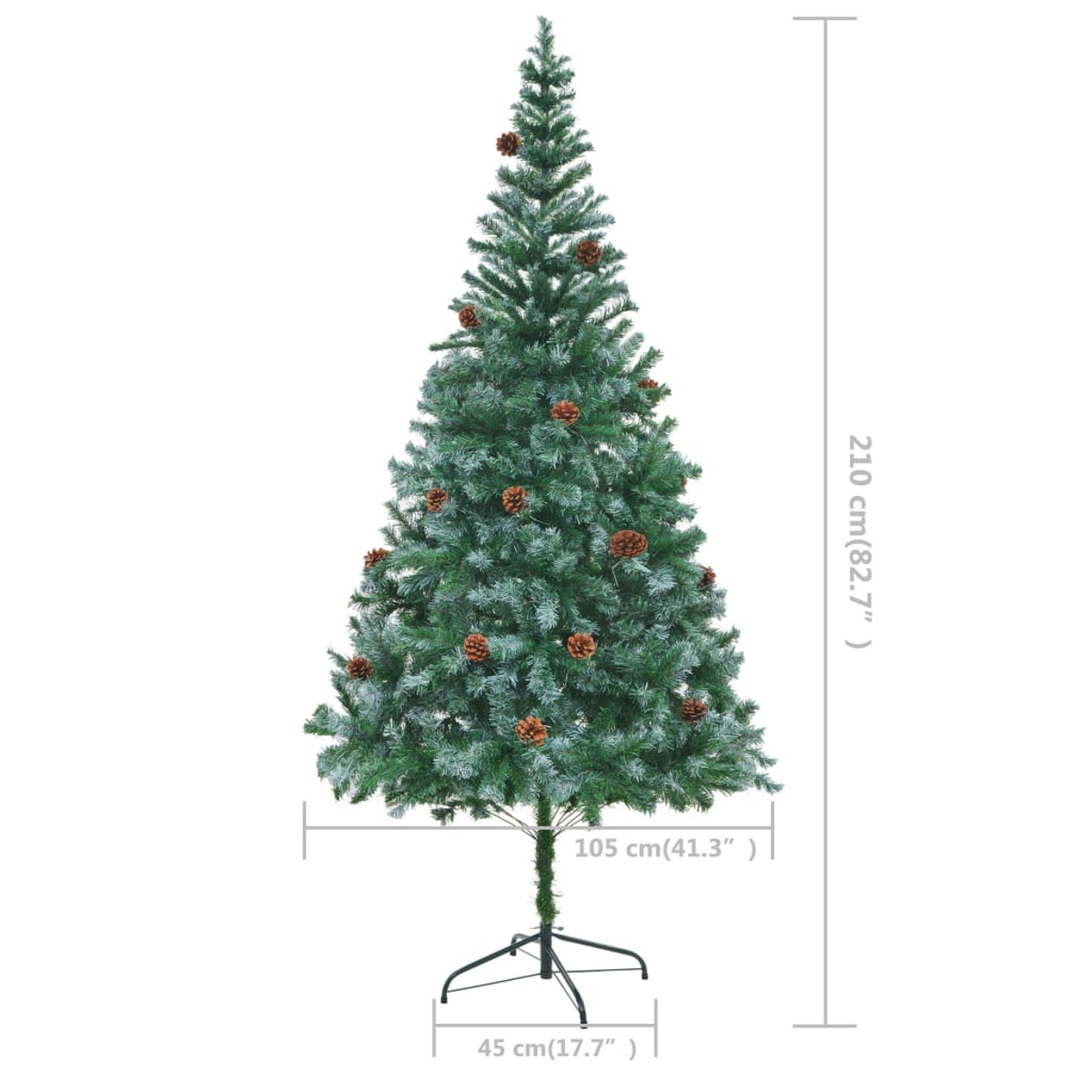 Ein grüner künstlicher Weihnachtsbaum mit Tannenzapfen. Er steht auf einem schwarzen Ständer und ist 210 cm hoch und 105 cm breit.