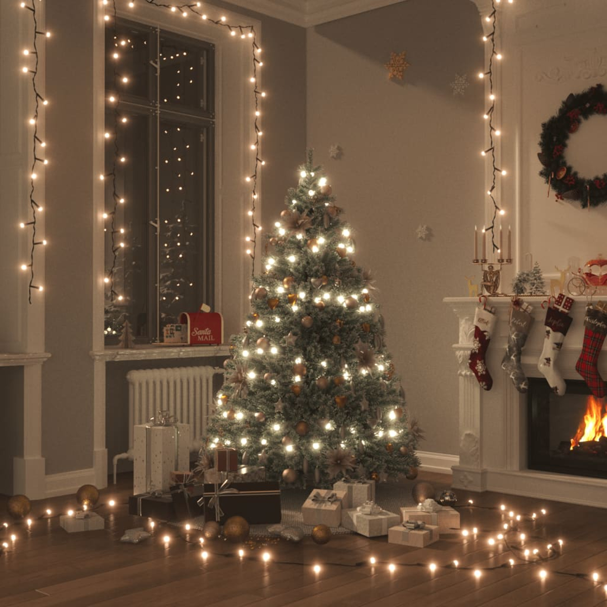 Weihnachtsszene. Ein geschmückter Baum, Lichter, Geschenke, Kamin mit Strümpfen und Weihnachtspost. Warme, festliche Atmosphäre.