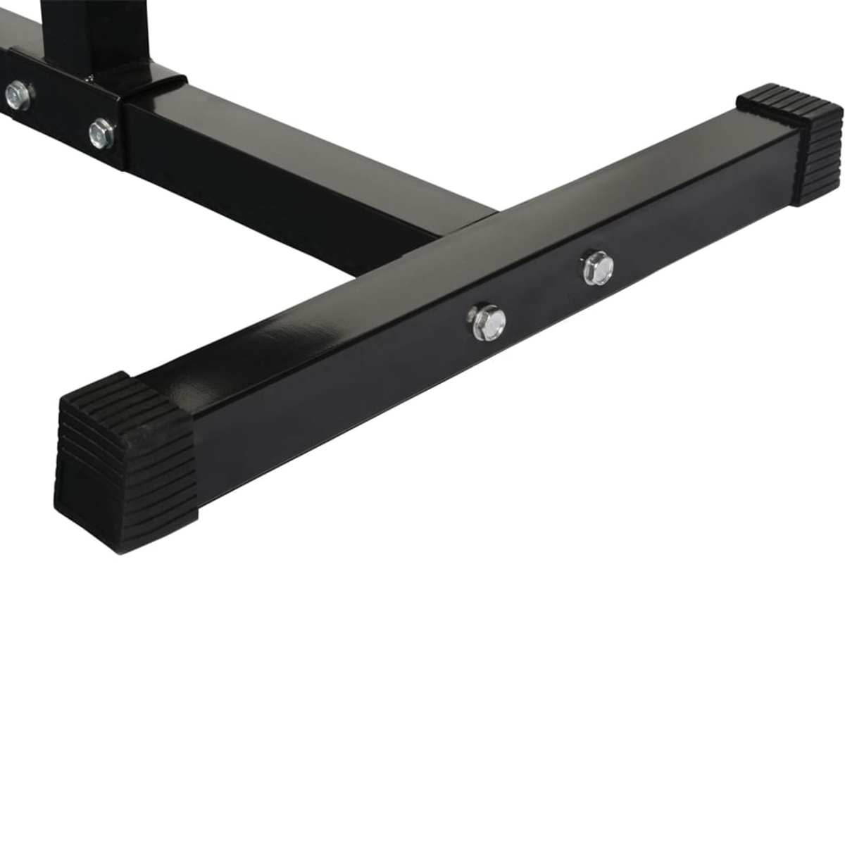 Zbliżenie czarnej metalowej konstrukcji ze śrubami. Gumowe nóżki na dole. Białe tło.