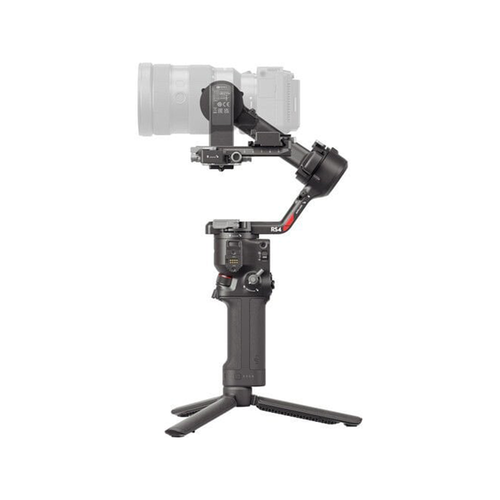 Üstüne monte edilmiş bir kamerası olan siyah bir kamera sabitleyici. Bir tripod tabanı vardır. Arka plan beyazdır.