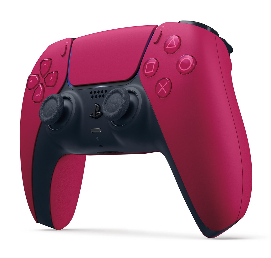 Kontroler PlayStation 5 w kolorze magenta i czarnym. Ma standardowy układ przycisków i konstrukcję joysticka na białym tle.